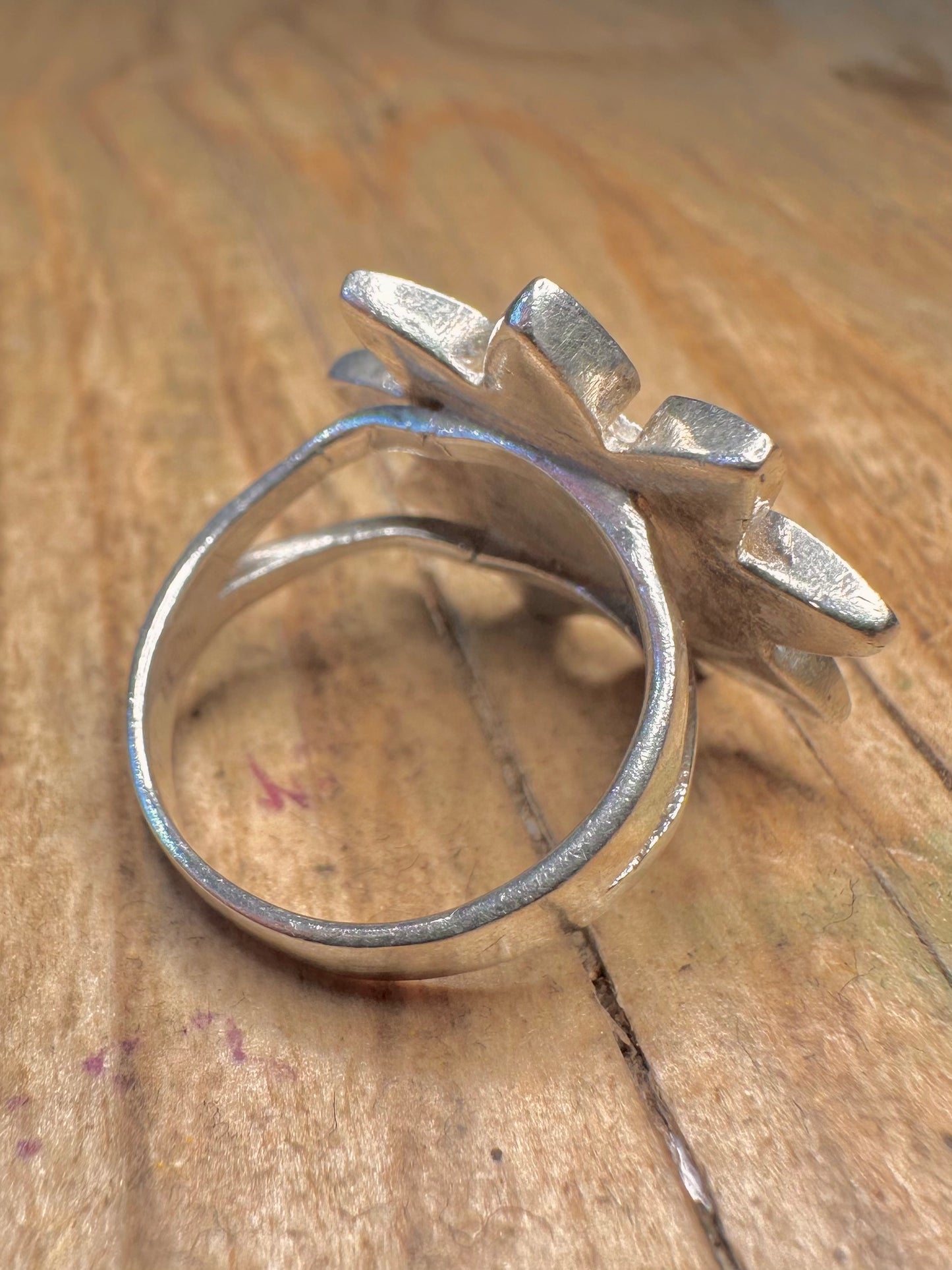 Mother of Pearl Sun Burst Design 925 Sterling Silver Size M1/2 Ring