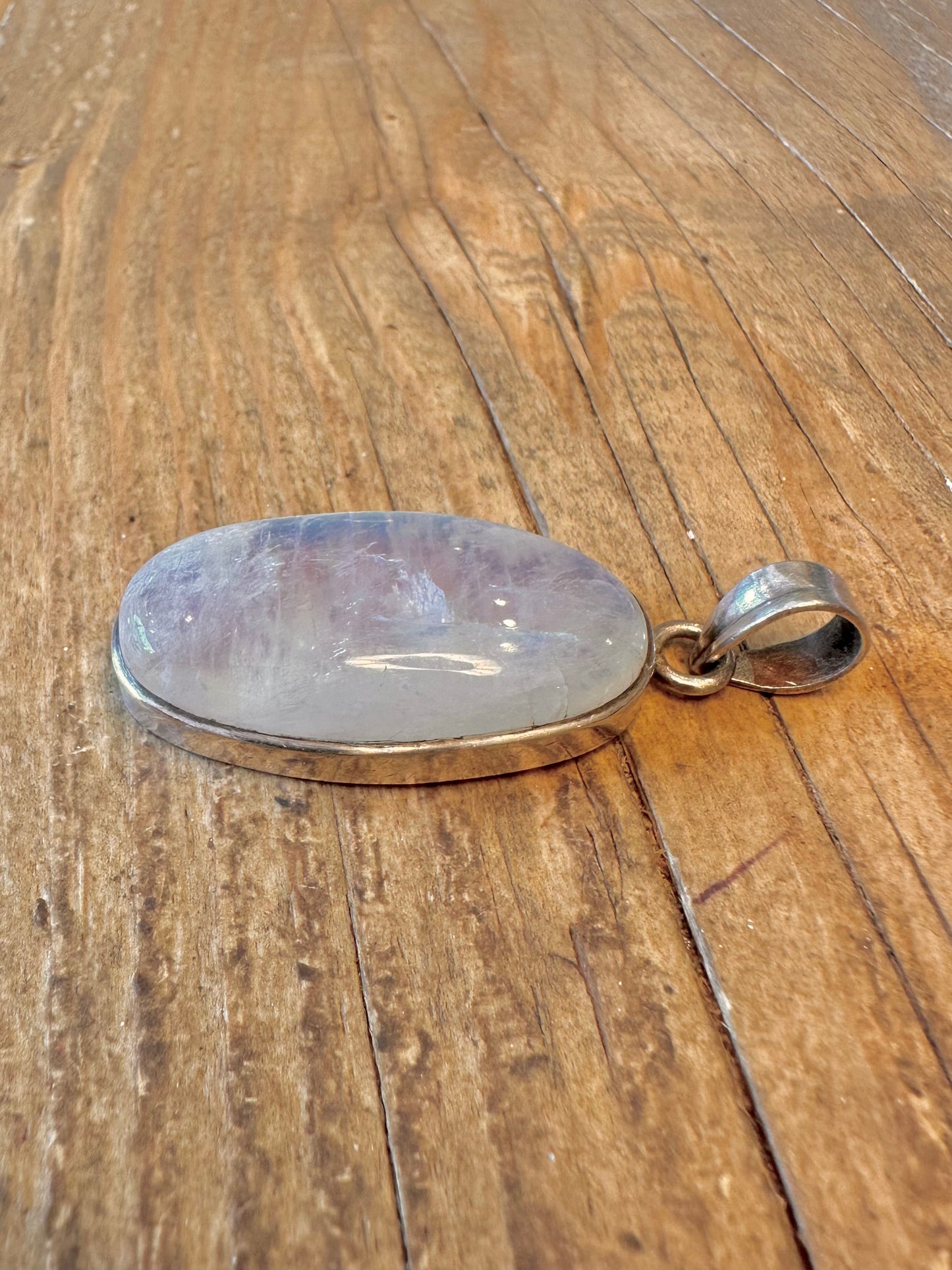 Stunning Rainbow Moonstone 925 Sterling Silver Pendant