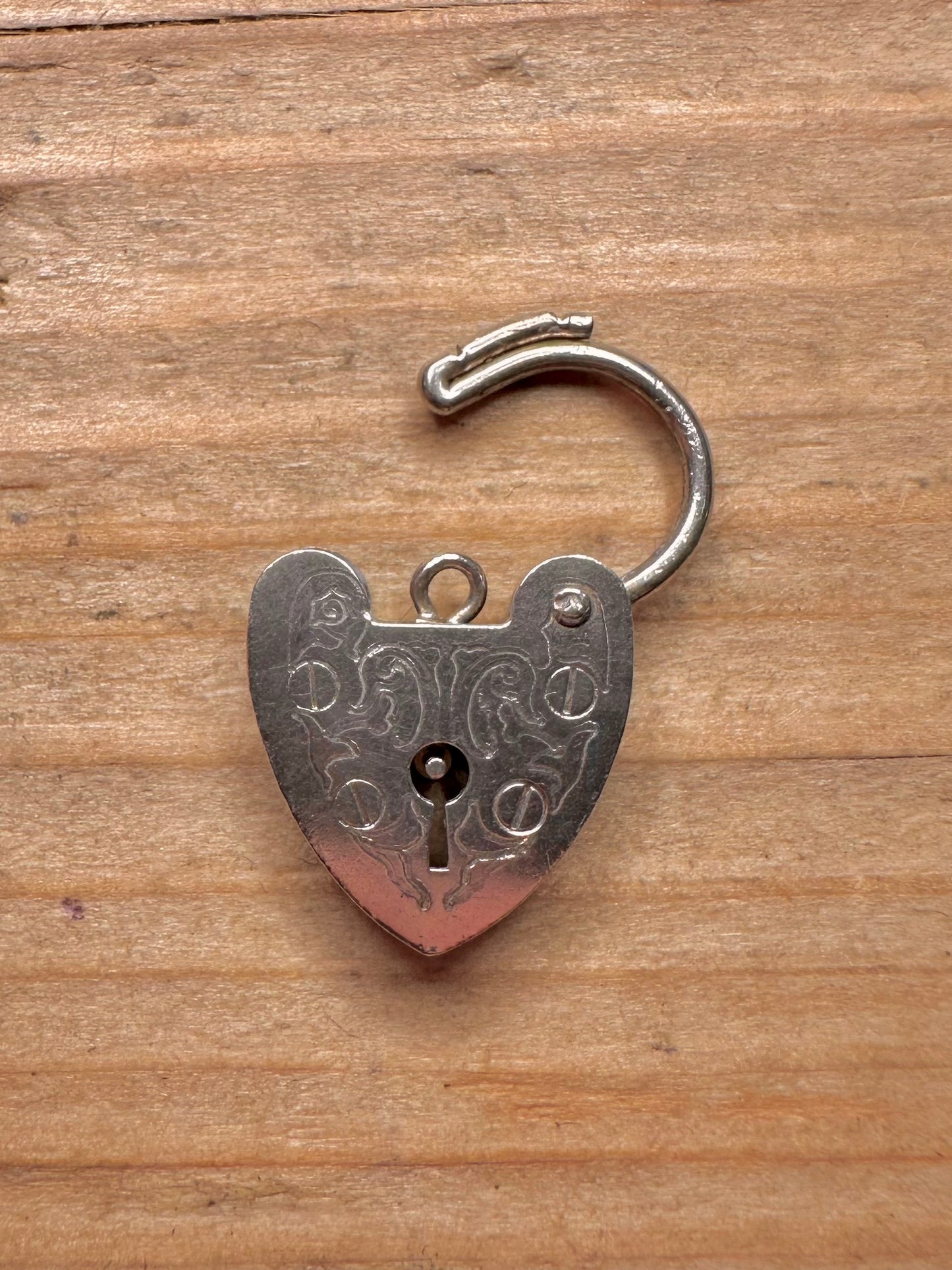 Vintage graviertes Herz-Vorhängeschloss 925 Sterling Silber Charm-Anhänger
