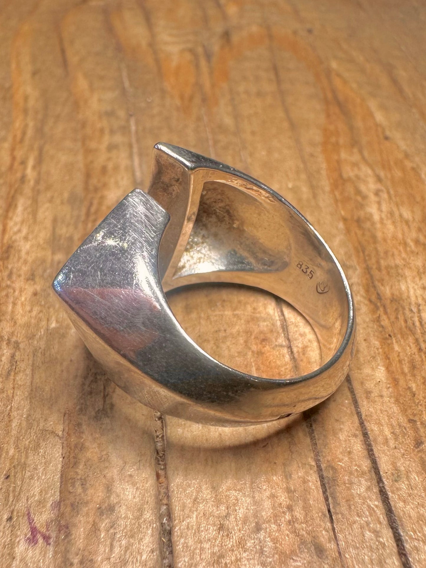 Abstrakter, zeitgenössischer offener Ring aus 835er Silber, Größe M