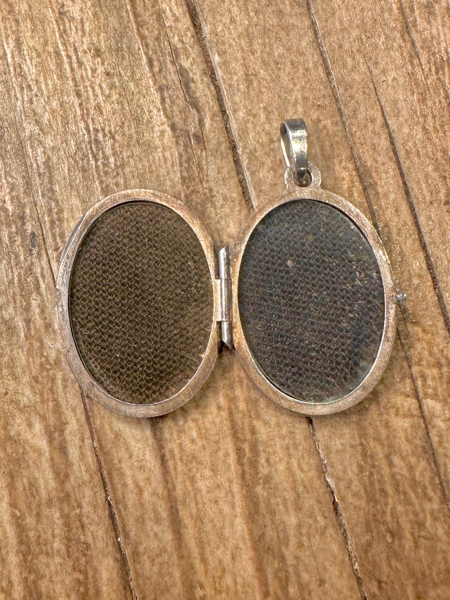 Vintage Floral Engraved Oval 925 Sterling Silver Locket Pendant