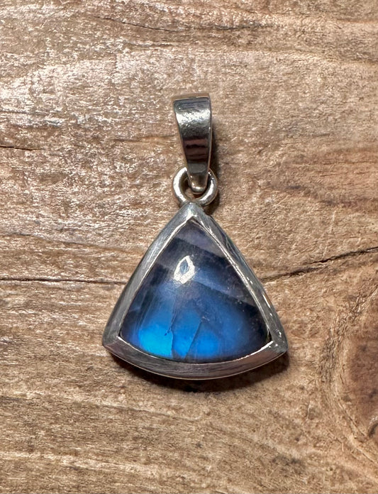 Modernist Labradorite Triangle 925 Silver Pendant