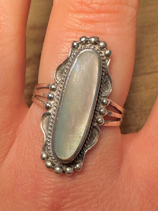 Vintage Native American Style Mother of Pearl 925 Silver Size T Ring