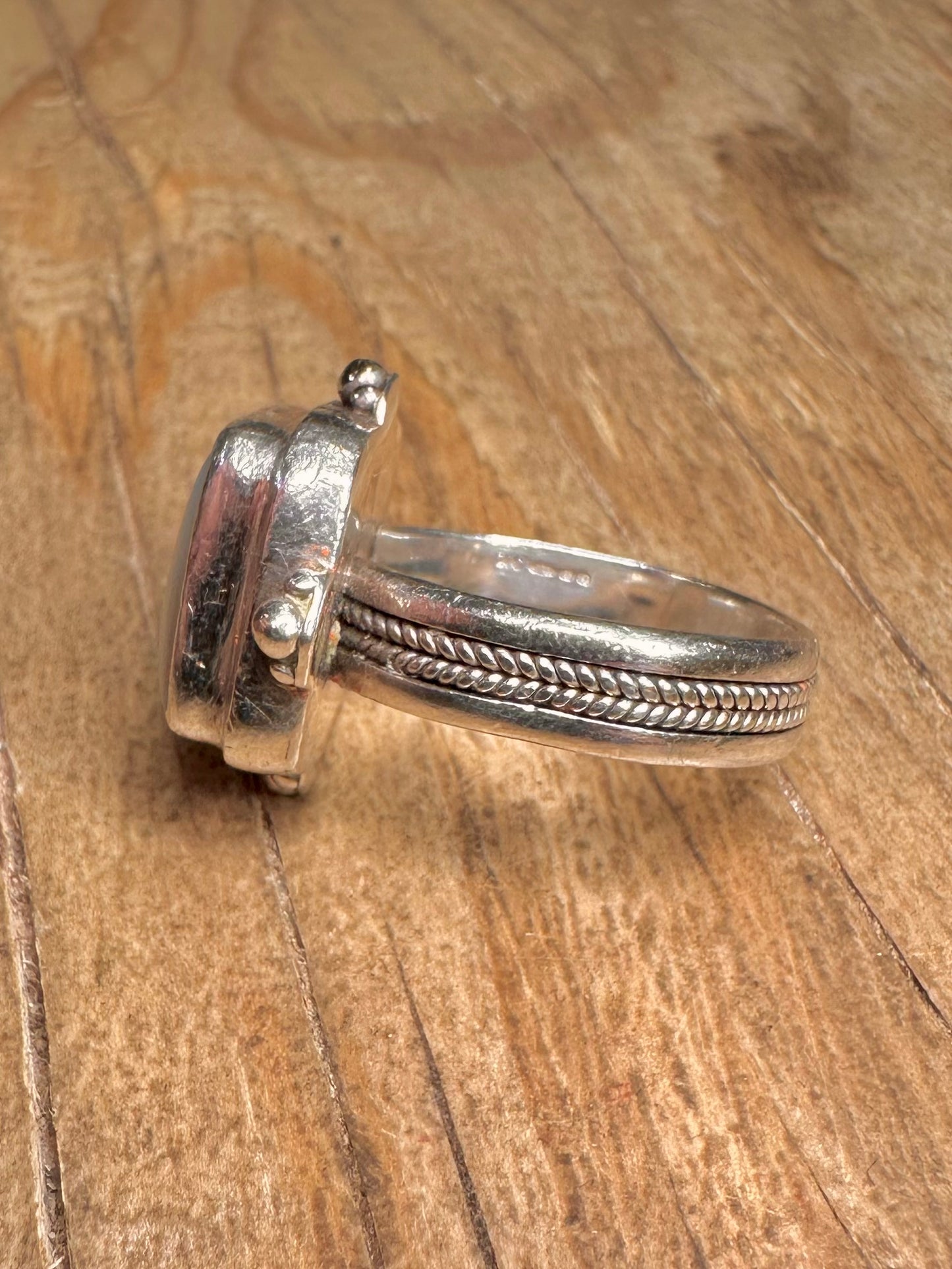 Vintage Mother of Pearl Suarti 925 Sterling Silver Size P1/2 Ring