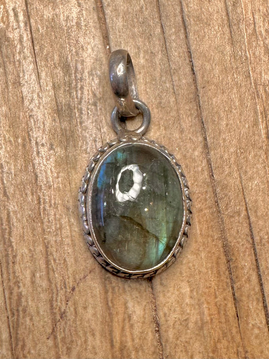 Vintage Labradorite Oval 925 Sterling Silver Pendant