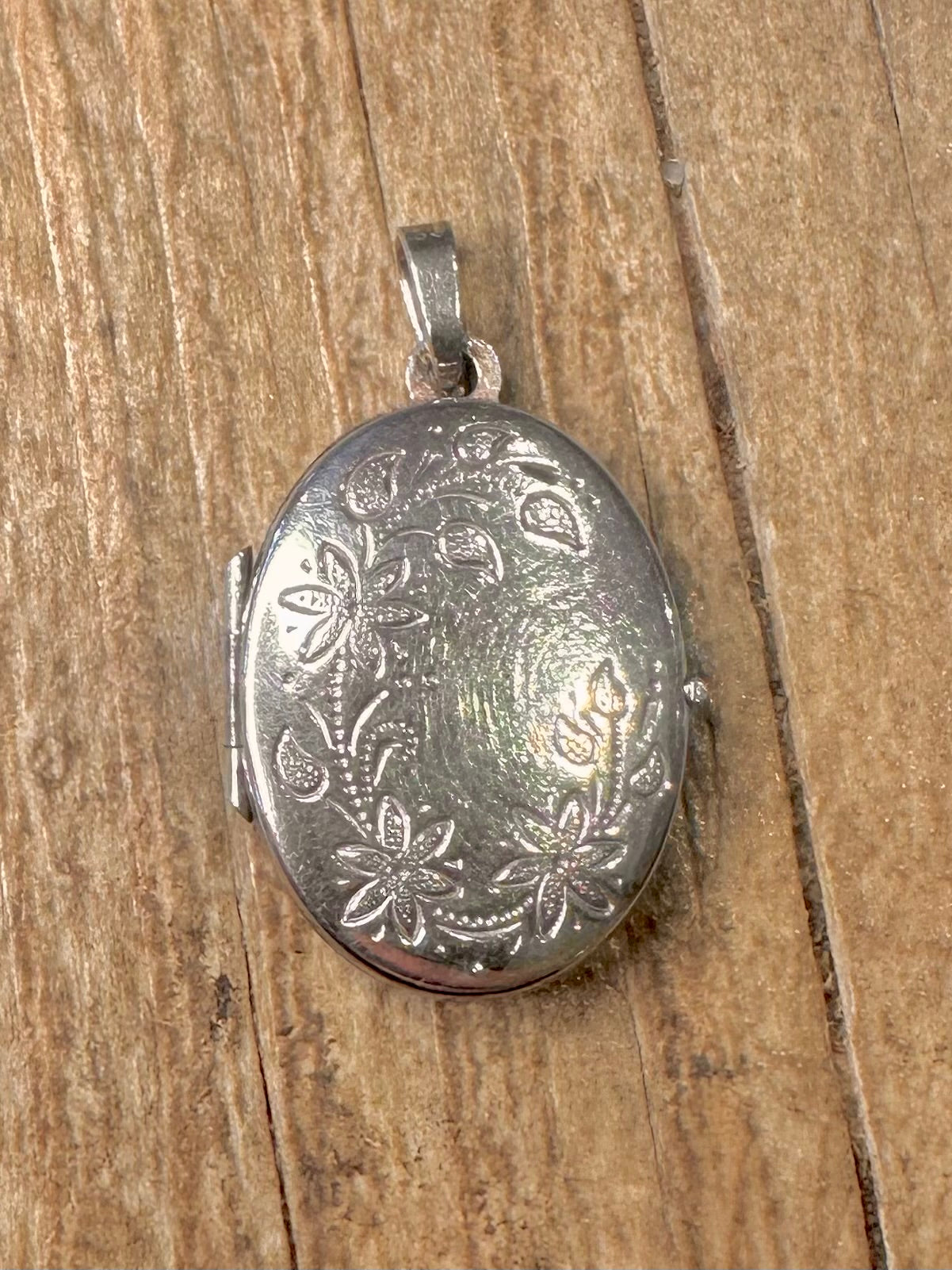 Vintage Floral Engraved Oval 925 Sterling Silver Locket Pendant