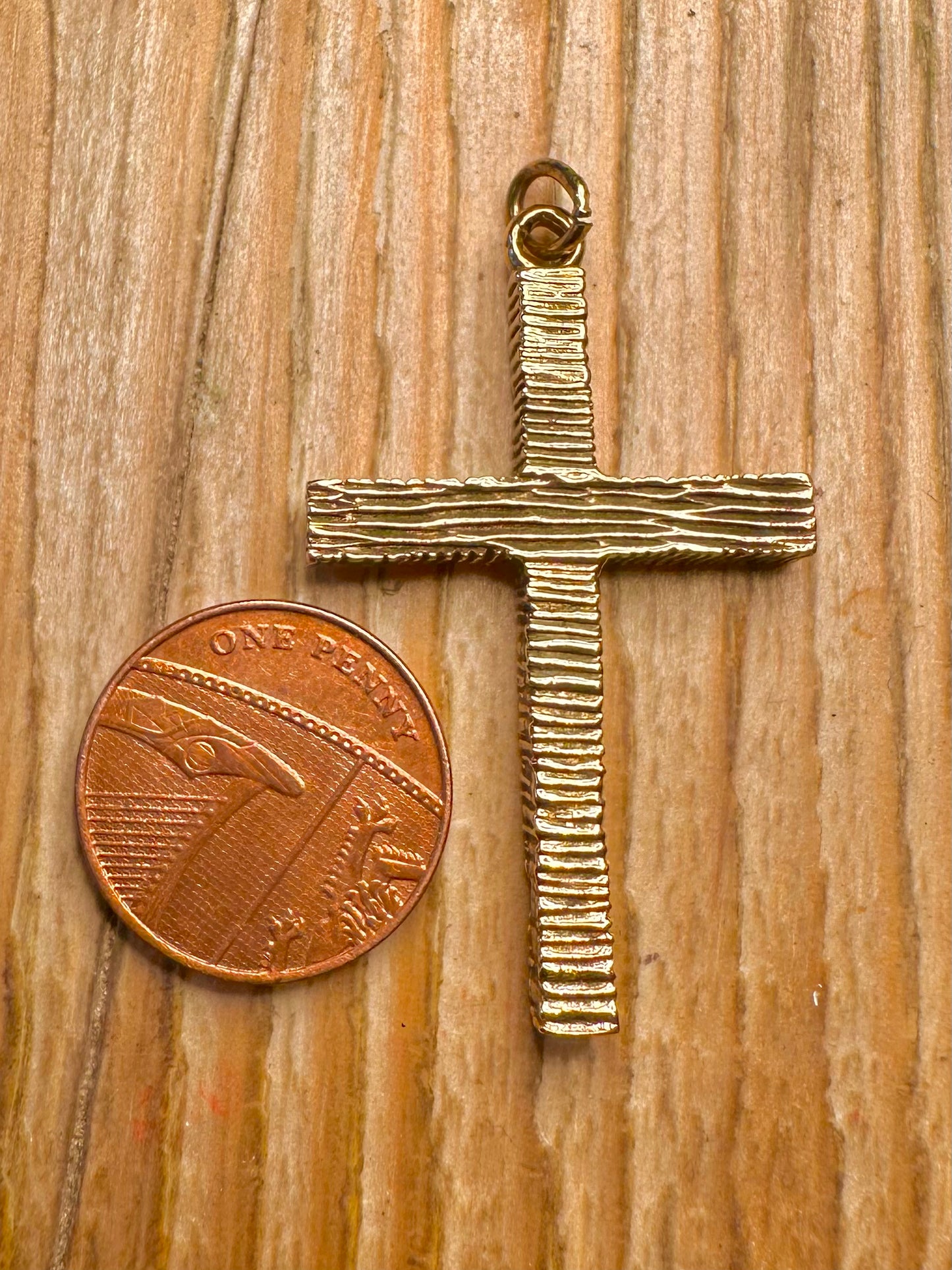 Vintage 1962 9ct Gold Bark Effect Cross Pendant