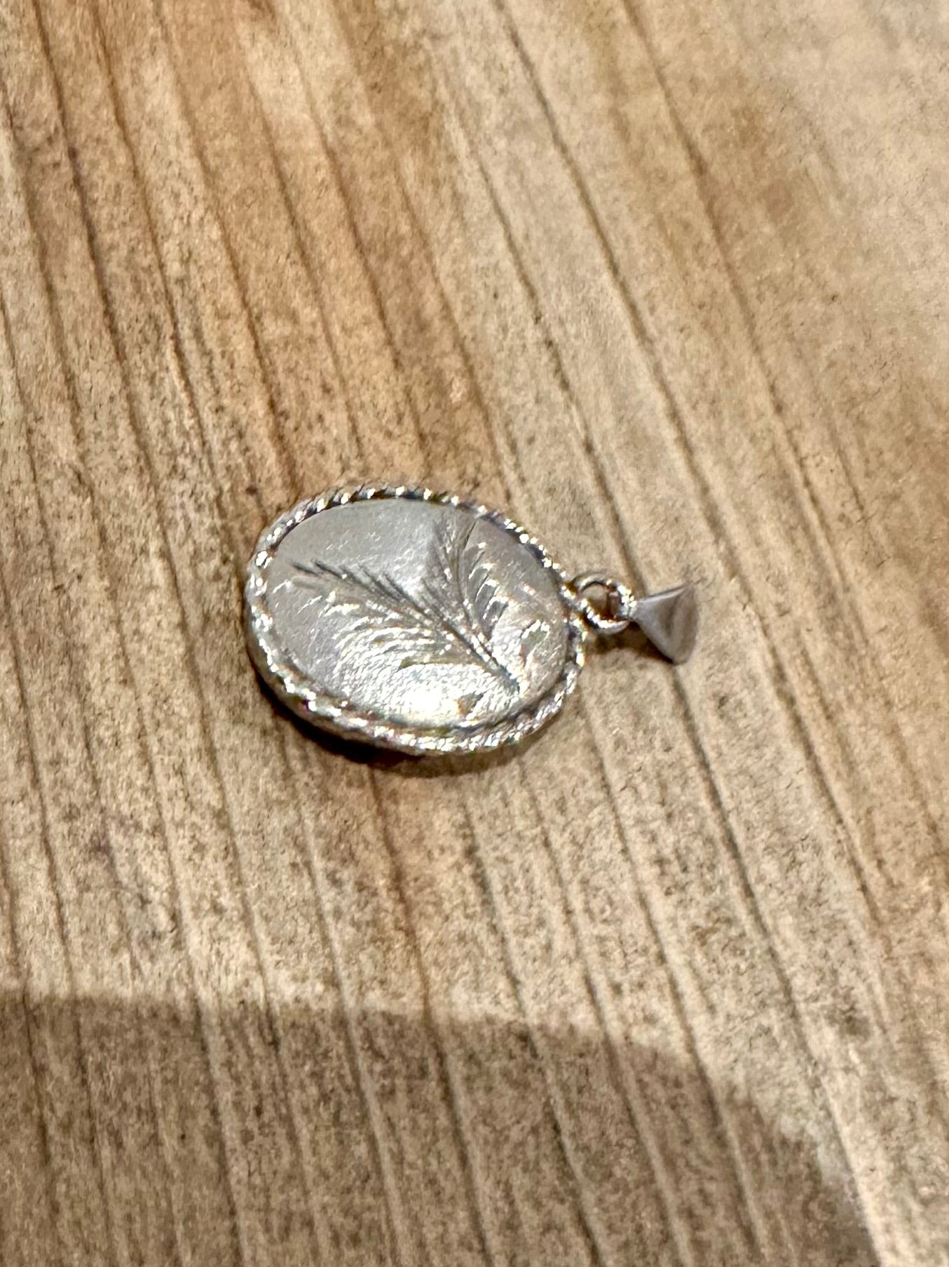 Vintage Double Picture Leaf Engraved 1980’s 925 Silver Locket Pendant