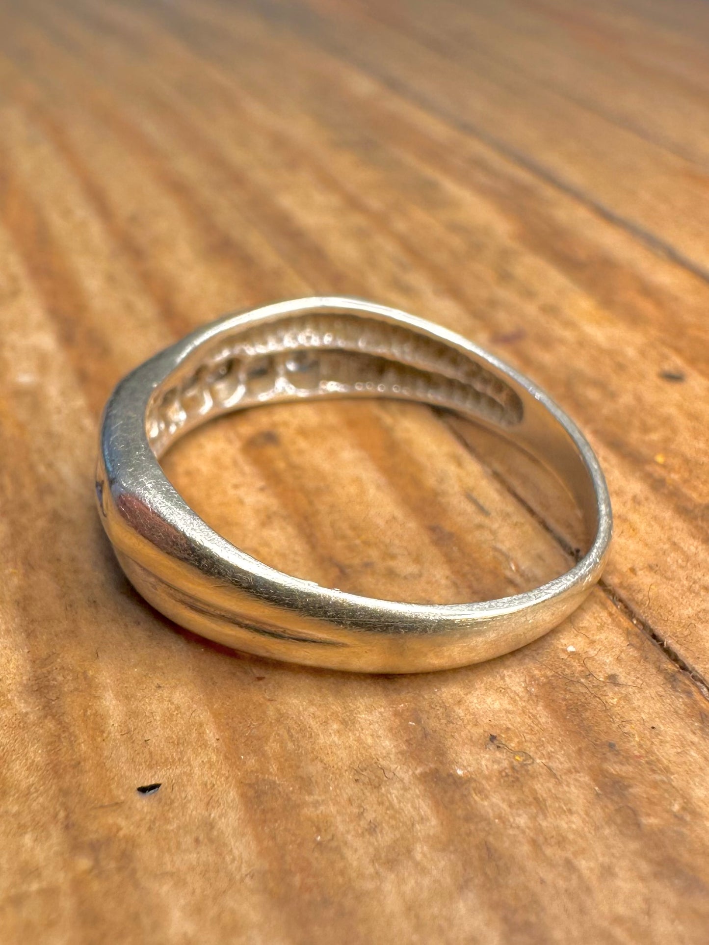 9 Karat Weißgold weiße Steine Kreuz Eternity Ring Größe M