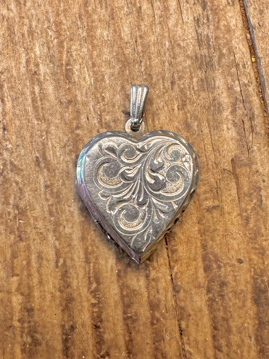 Heart 1975 Engraved Swirl Design Locket 925 Sterling Silver Pendant