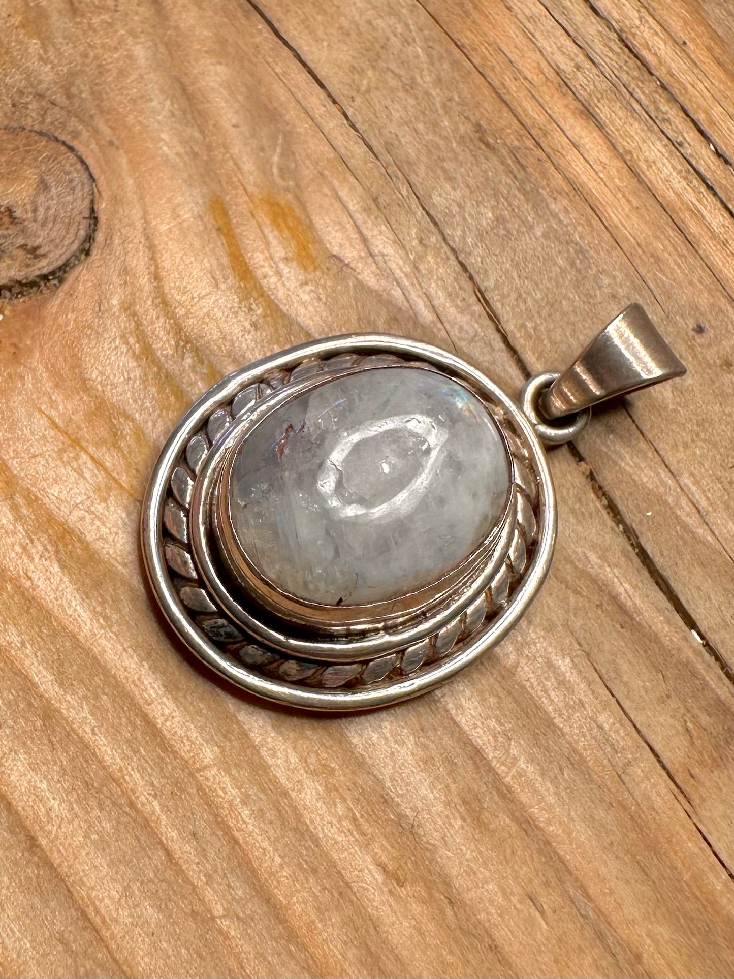 Vintage Moonstone Rope Border Design 925 Sterling Silver Pendant