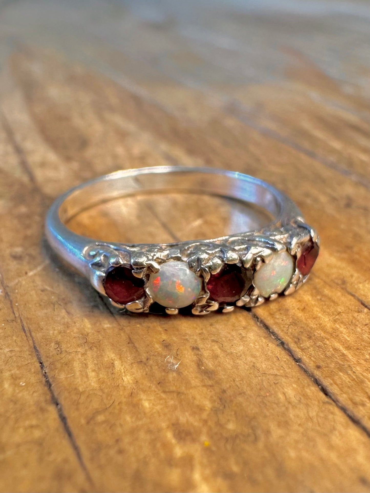 Viktorianischer Ring aus Granat und Opal, 925er Sterlingsilber, Größe L
