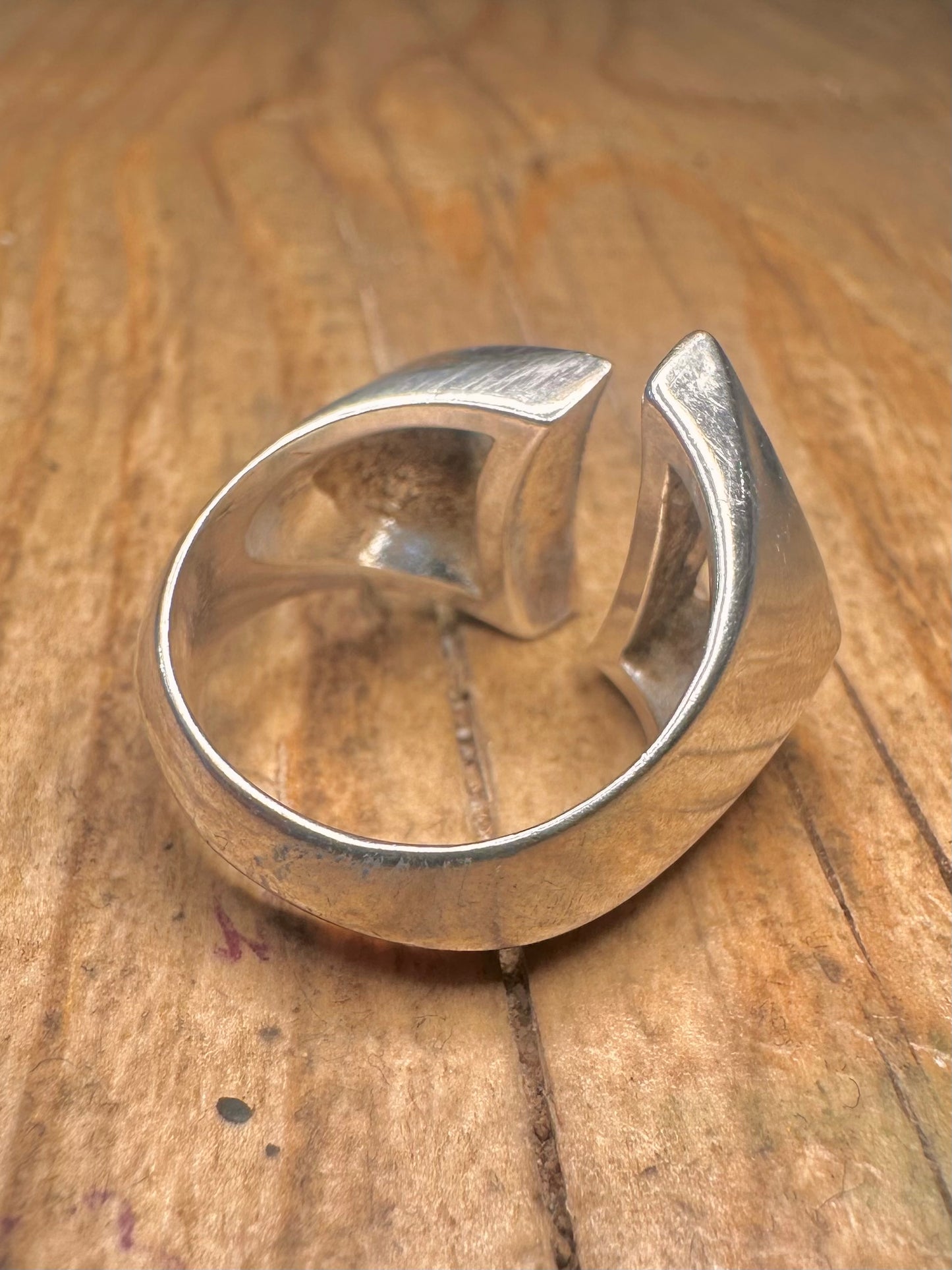 Abstrakter, zeitgenössischer offener Ring aus 835er Silber, Größe M