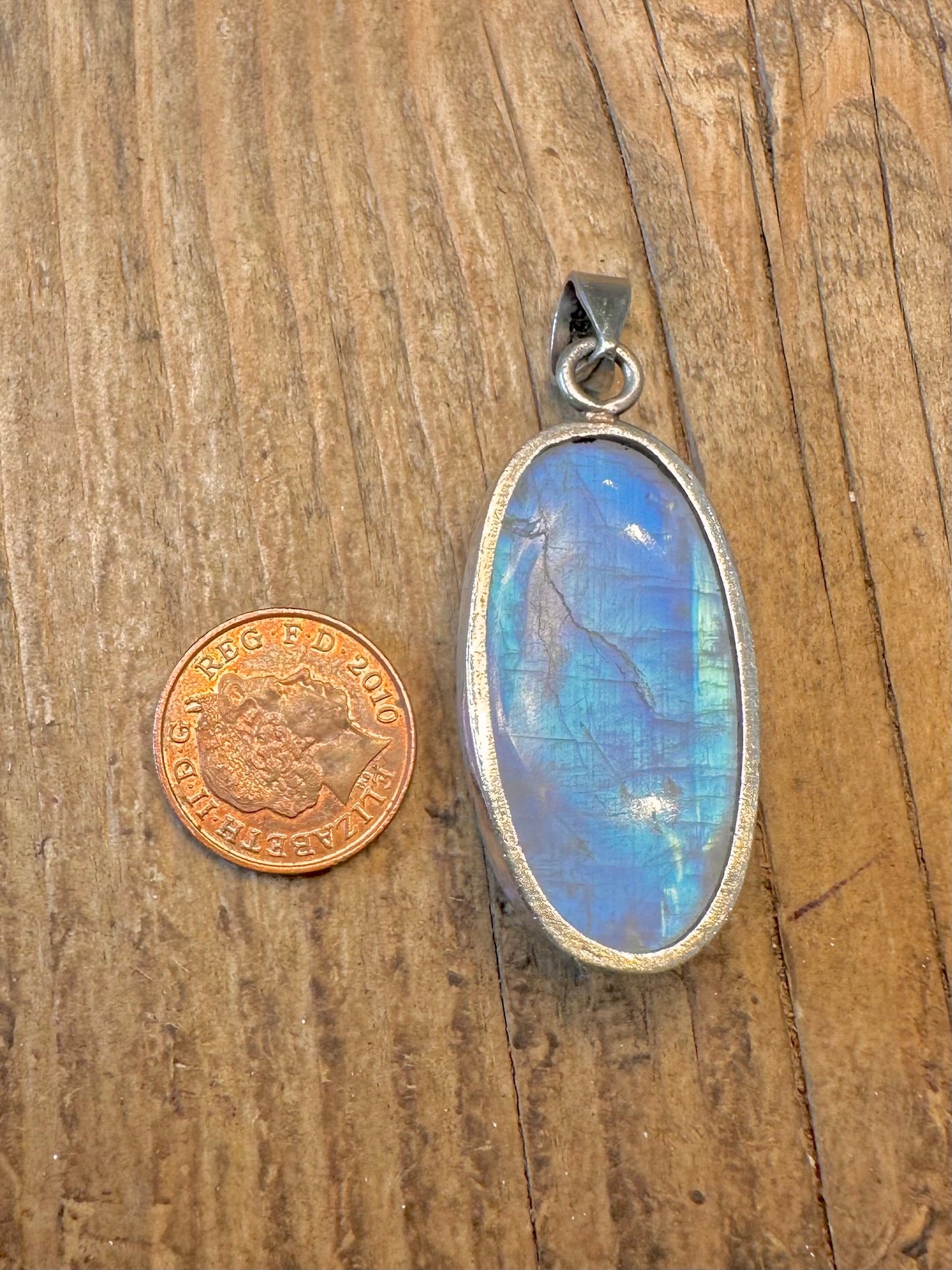 Stunning Rainbow Moonstone 925 Sterling Silver Pendant