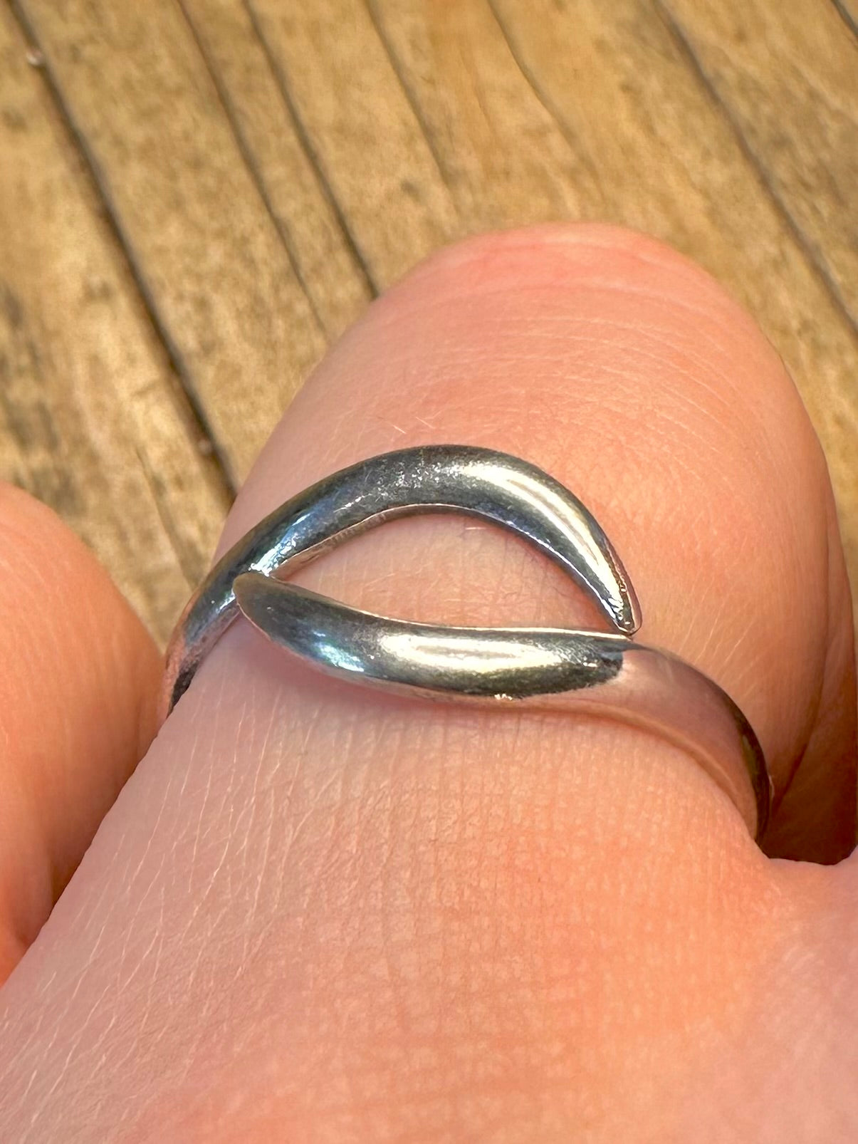 Abstrakter, verdrehter 925er Sterling Silber Ring, Größe Q
