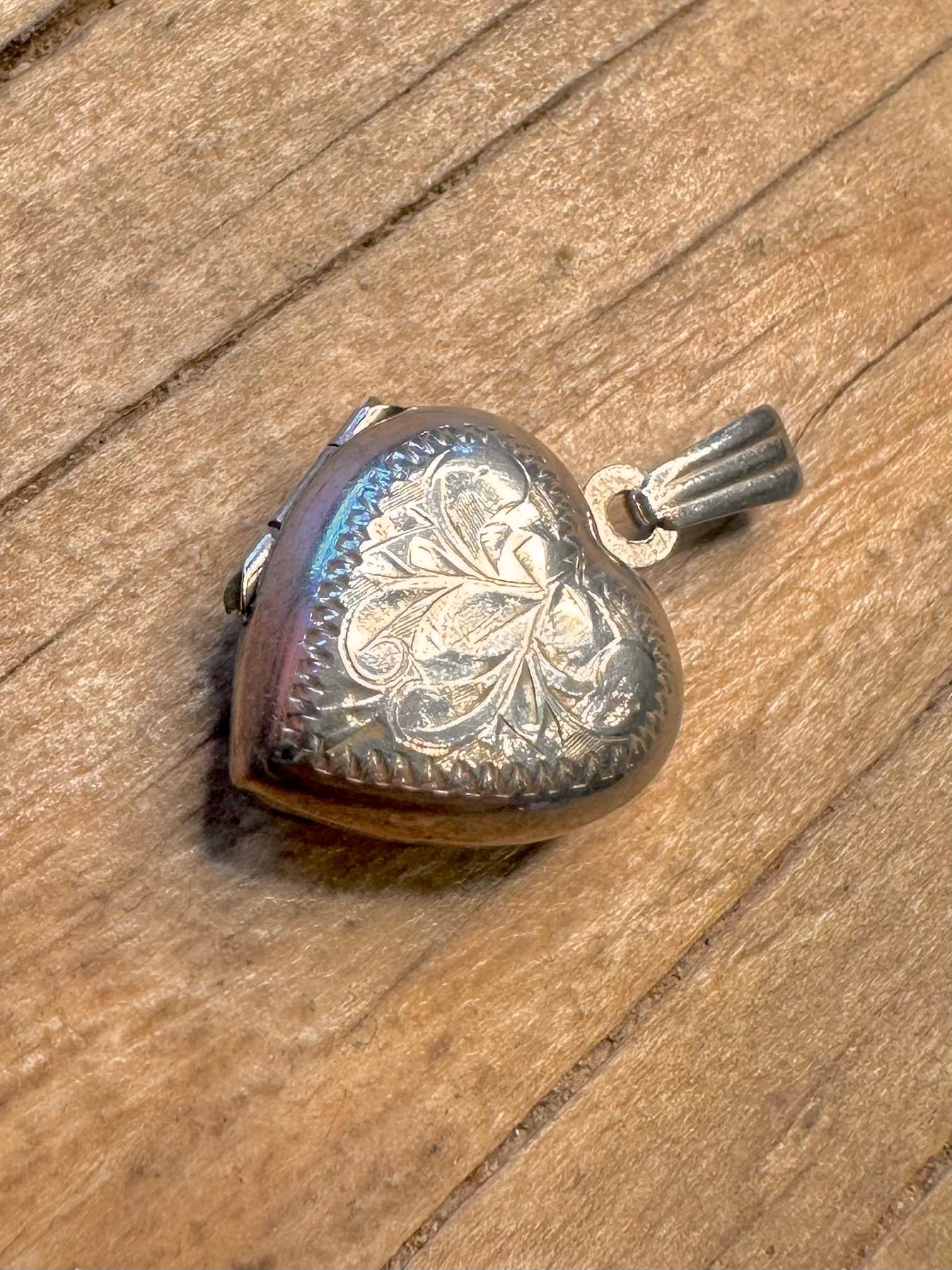 Vintage 1977 graviertes Herz-Medaillon 925 Sterling Silber Anhänger