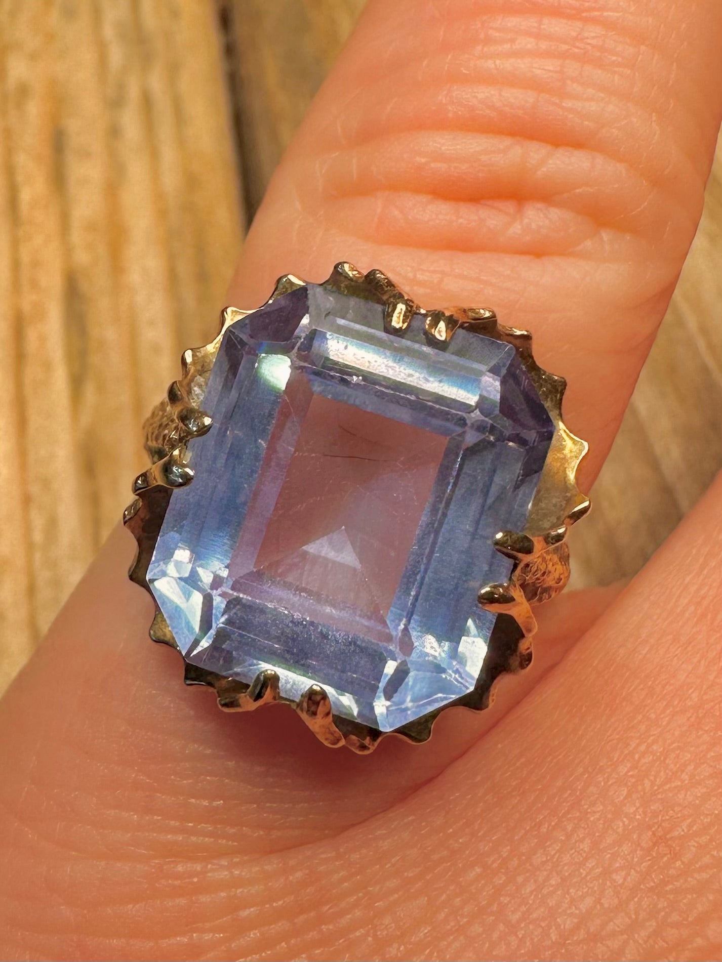 Vintage 1976 9ct Gold Blue Topaz Claw Mount Size M Ring