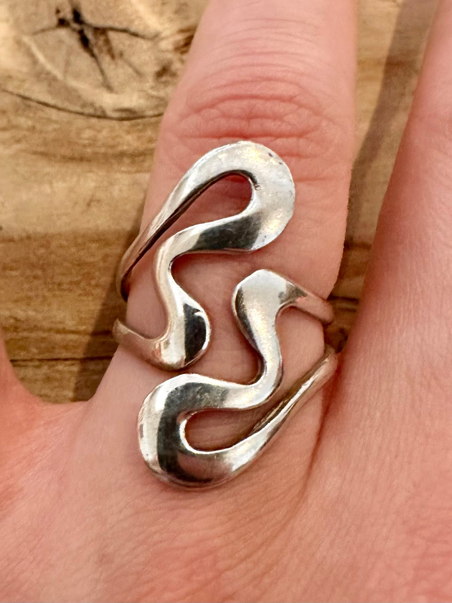 Abstract Squiggle Open Front 925 Silver Size Q Ring