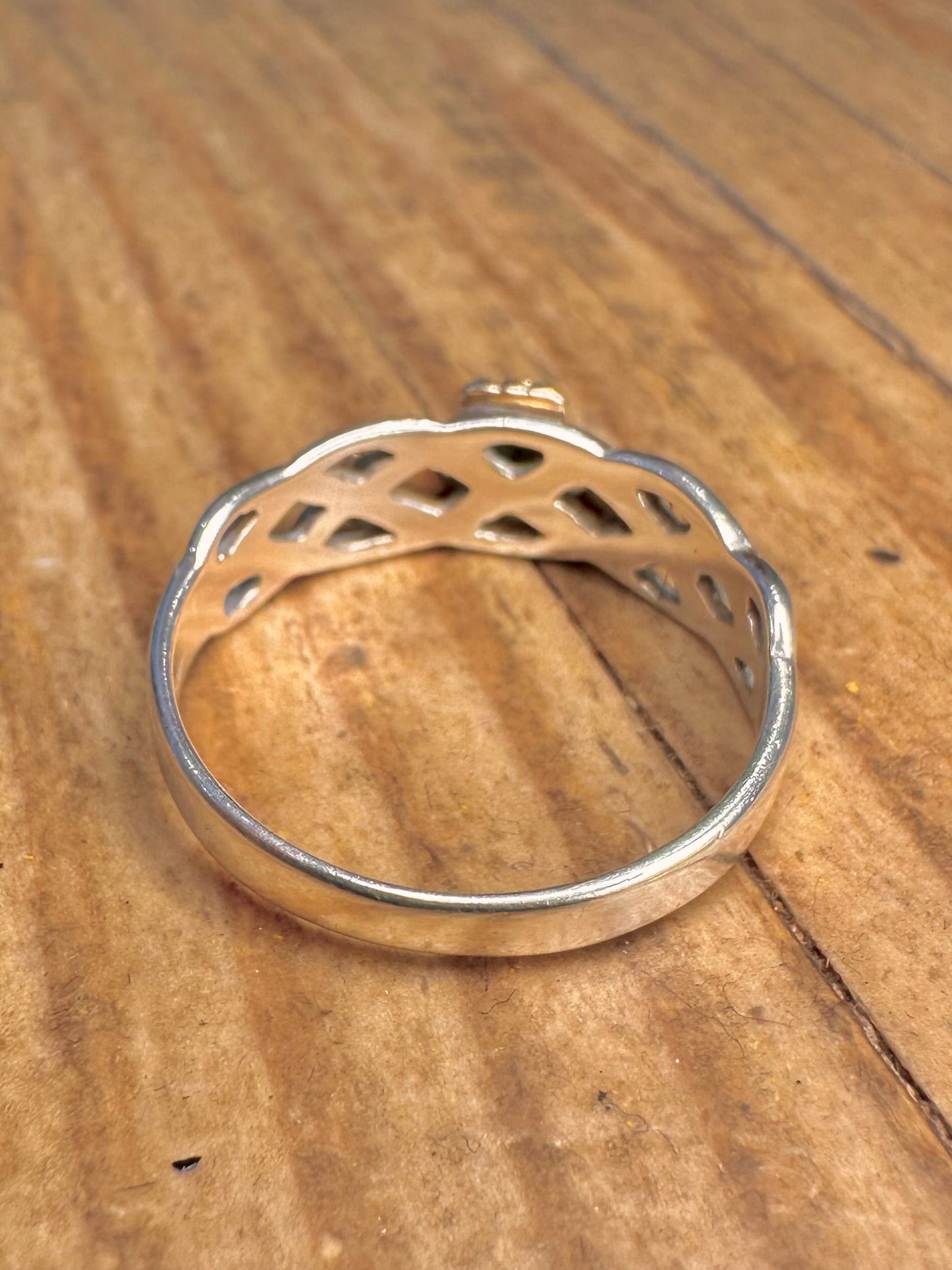 14 Karat Weiß- und Gelbgold Claddagh-Keltenring Größe O