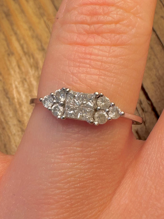 9ct White Gold 2012 Trilogy Cluster Diamonds Size S Ring