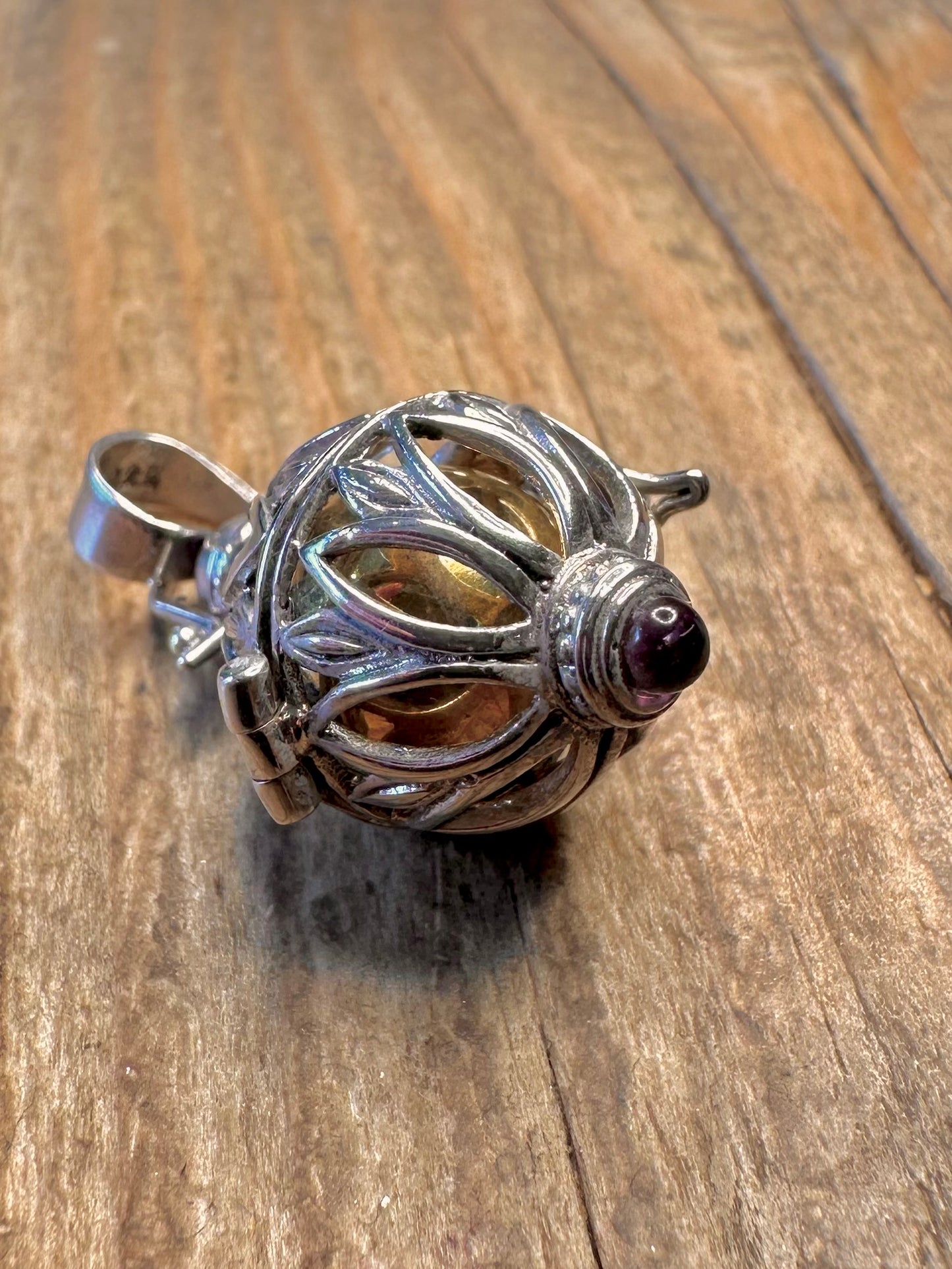 Amethyst Harmonie-Klangkugel zum Öffnen, Anhänger aus 925er Sterlingsilber