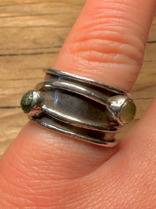 Abstract Green Stones Band 925 Sterling Silver Size N1/2 Ring