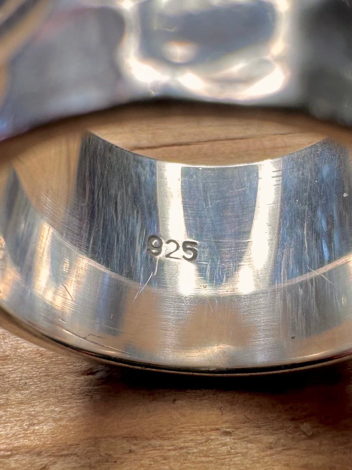 Moderner, klobiger, gehämmerter Ring aus 925er Sterlingsilber, Größe M