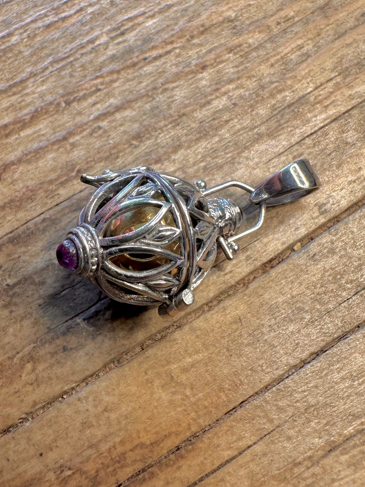 Amethyst Harmonie-Klangkugel zum Öffnen, Anhänger aus 925er Sterlingsilber