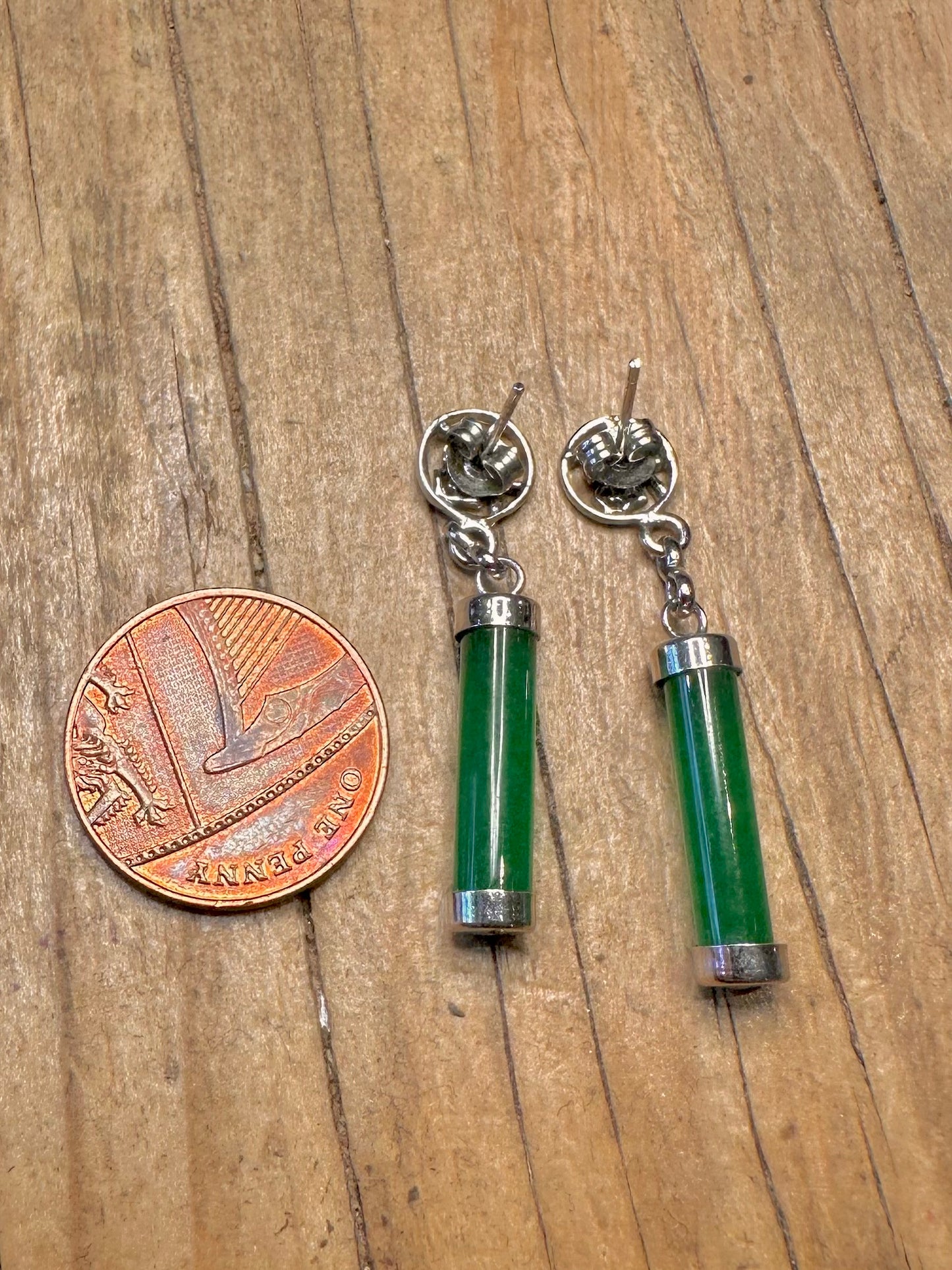 Moderne grüne Jade-Zylinder-Ohrringe aus chinesischem 925er Sterlingsilber