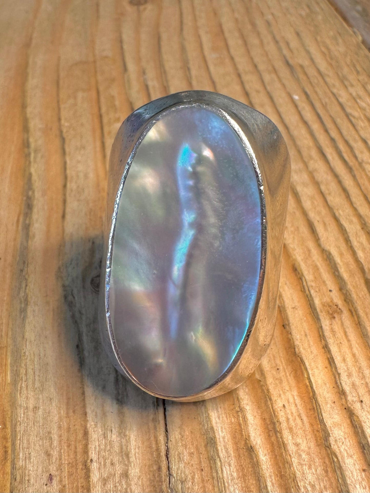 Wunderschöner großer, klobiger, irisierender Perlmutt-Ring aus 925er Sterlingsilber, Größe Q