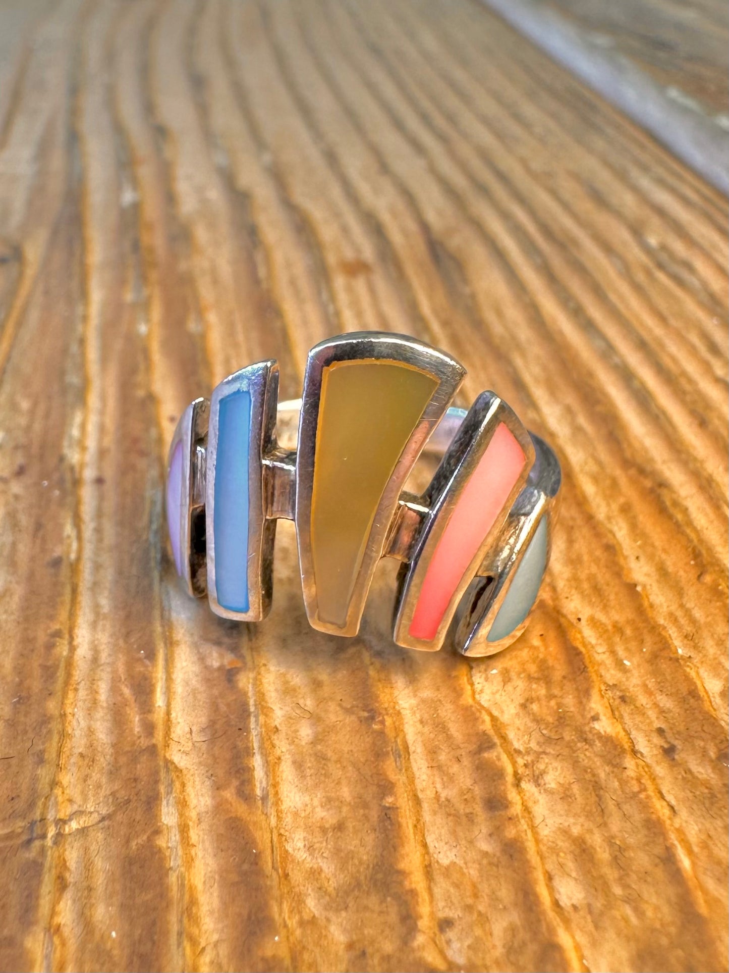 Fan Shaped Multi Coloured Mother of Pearl 925 Sterling Silver Size O Ring