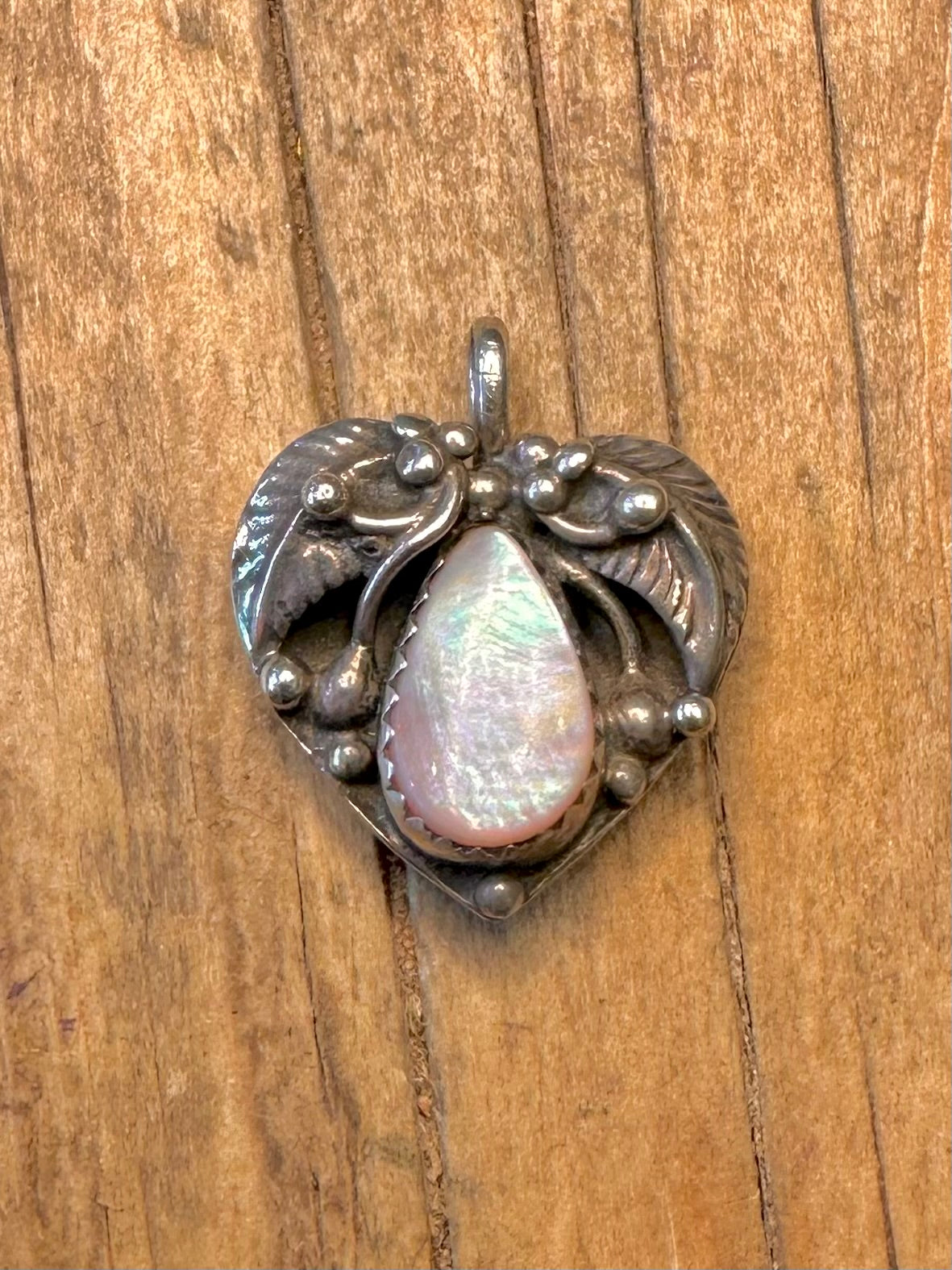 Native American Mother of Pearl Leaf 925 Sterling Silver Pendant