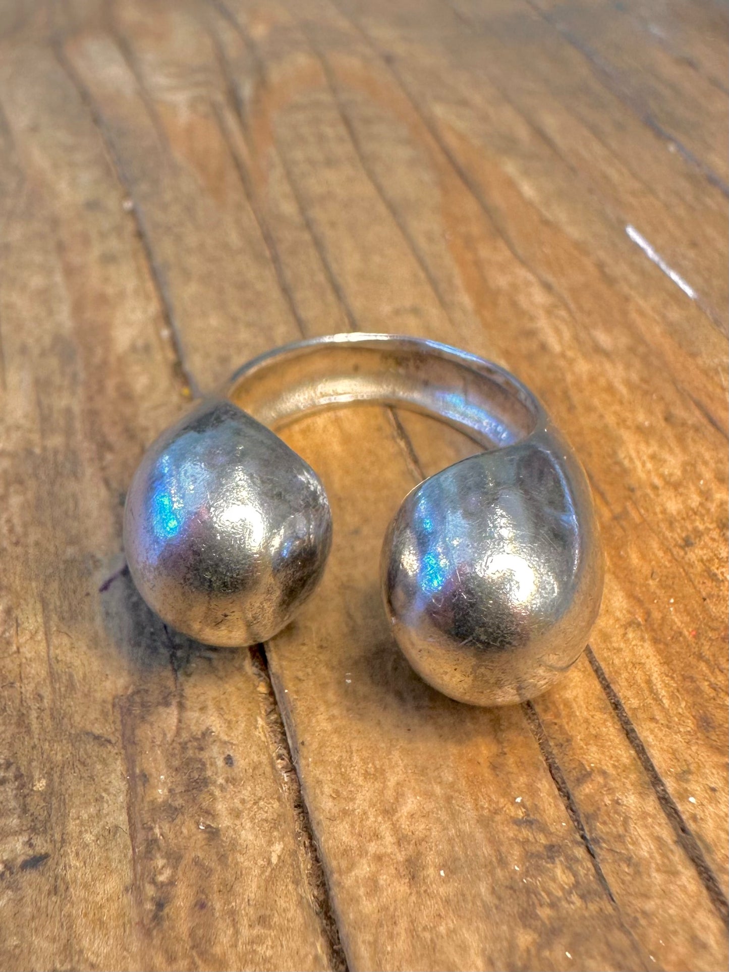 Abstrakter modernistischer kugelförmiger Ring aus 925er Sterlingsilber Größe K