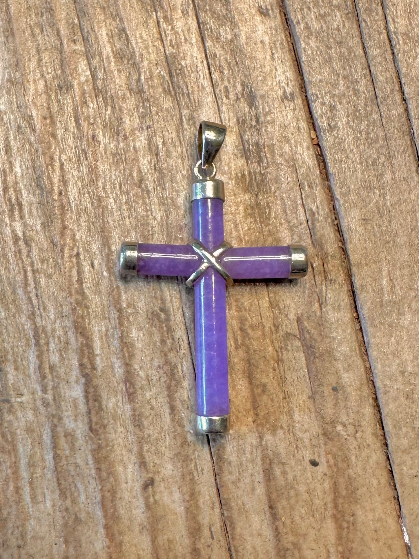 Anhänger aus Sterlingsilber 925 mit Kreuz aus violetter Jade