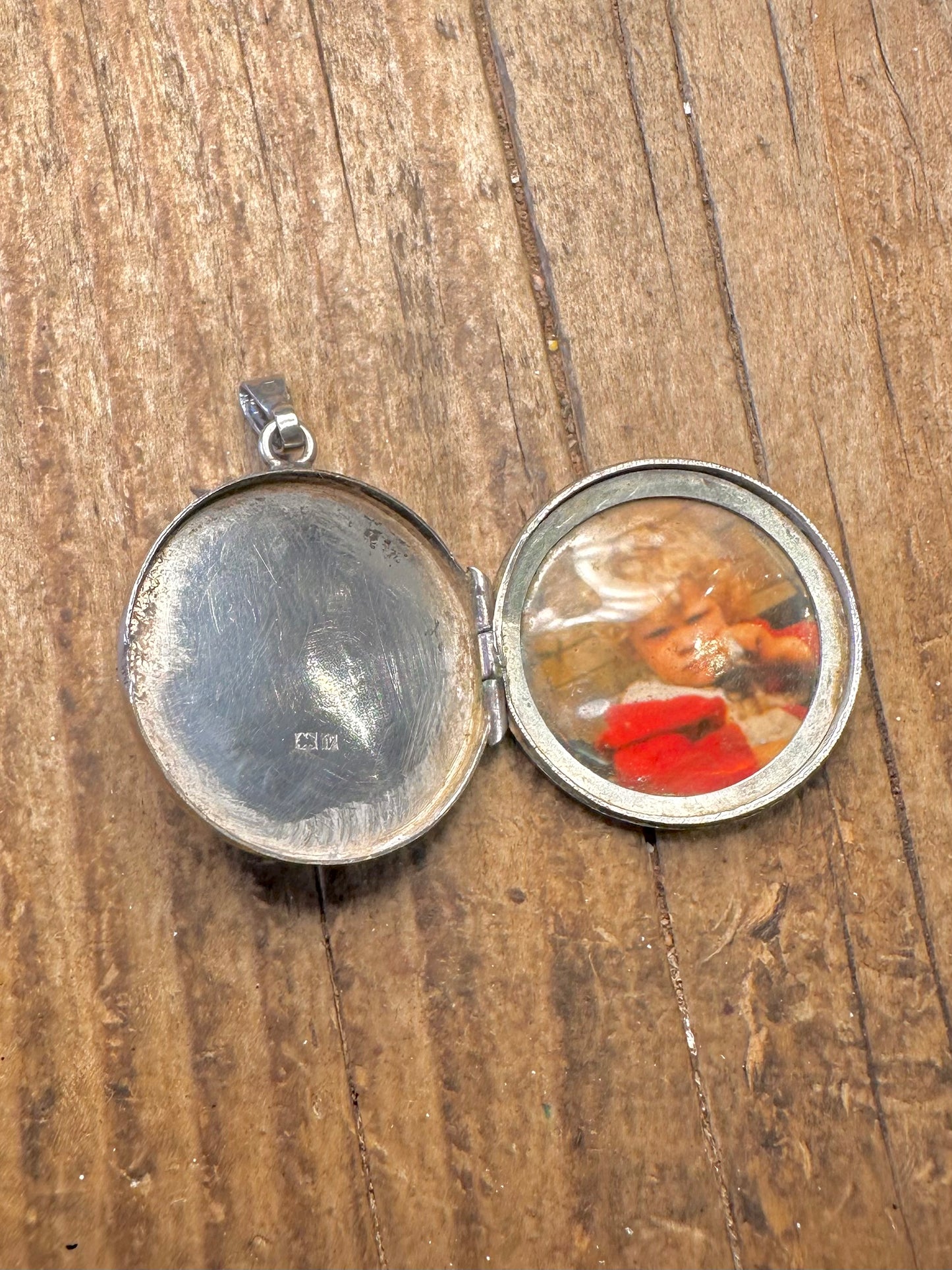 Circle 1970 Floral Engraved Locket 925 Sterling Silver Pendant