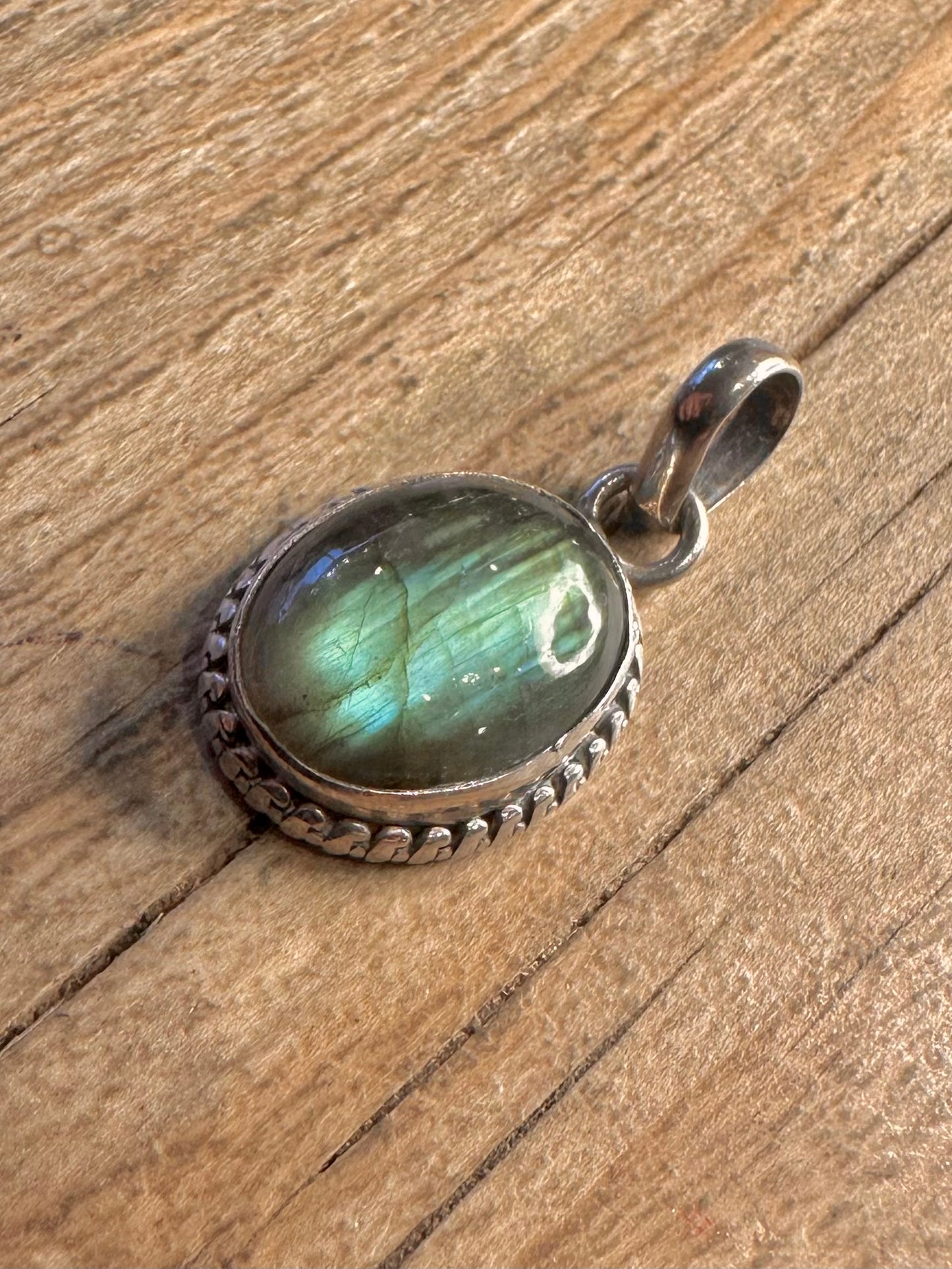 Vintage Labradorite Oval 925 Sterling Silver Pendant
