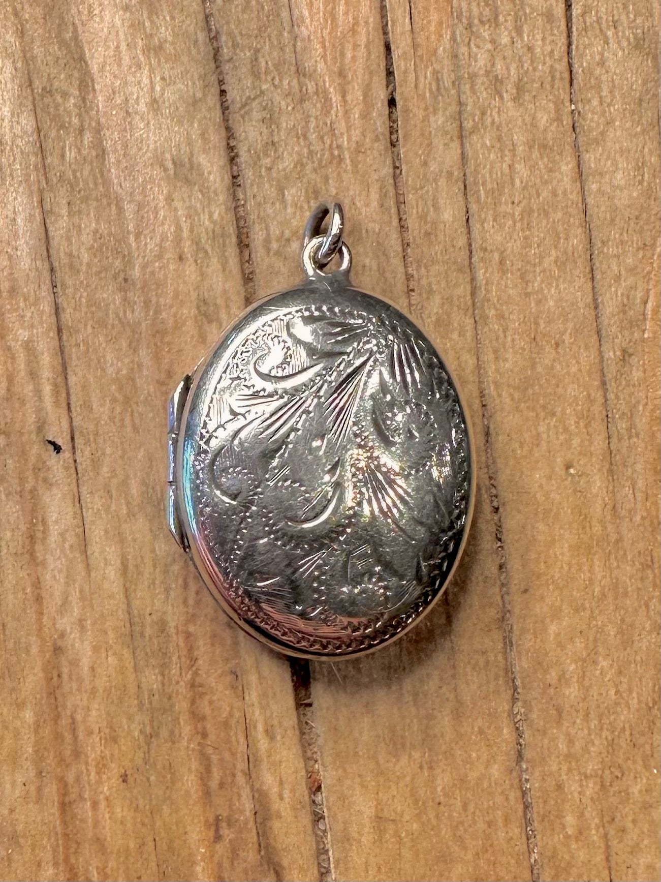 Vintage 1970 Engraved Oval Locket 925 Sterling Silver Pendant