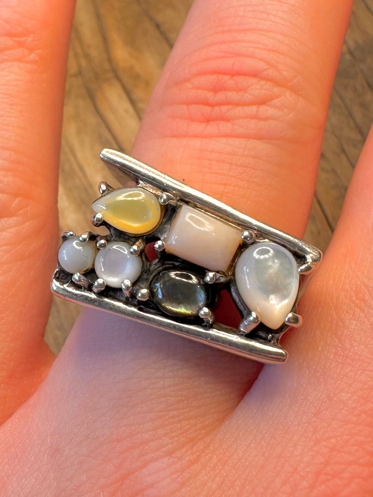 Abstrakter mehrfarbiger Perlmutt-Ring aus 925er Sterlingsilber Größe R