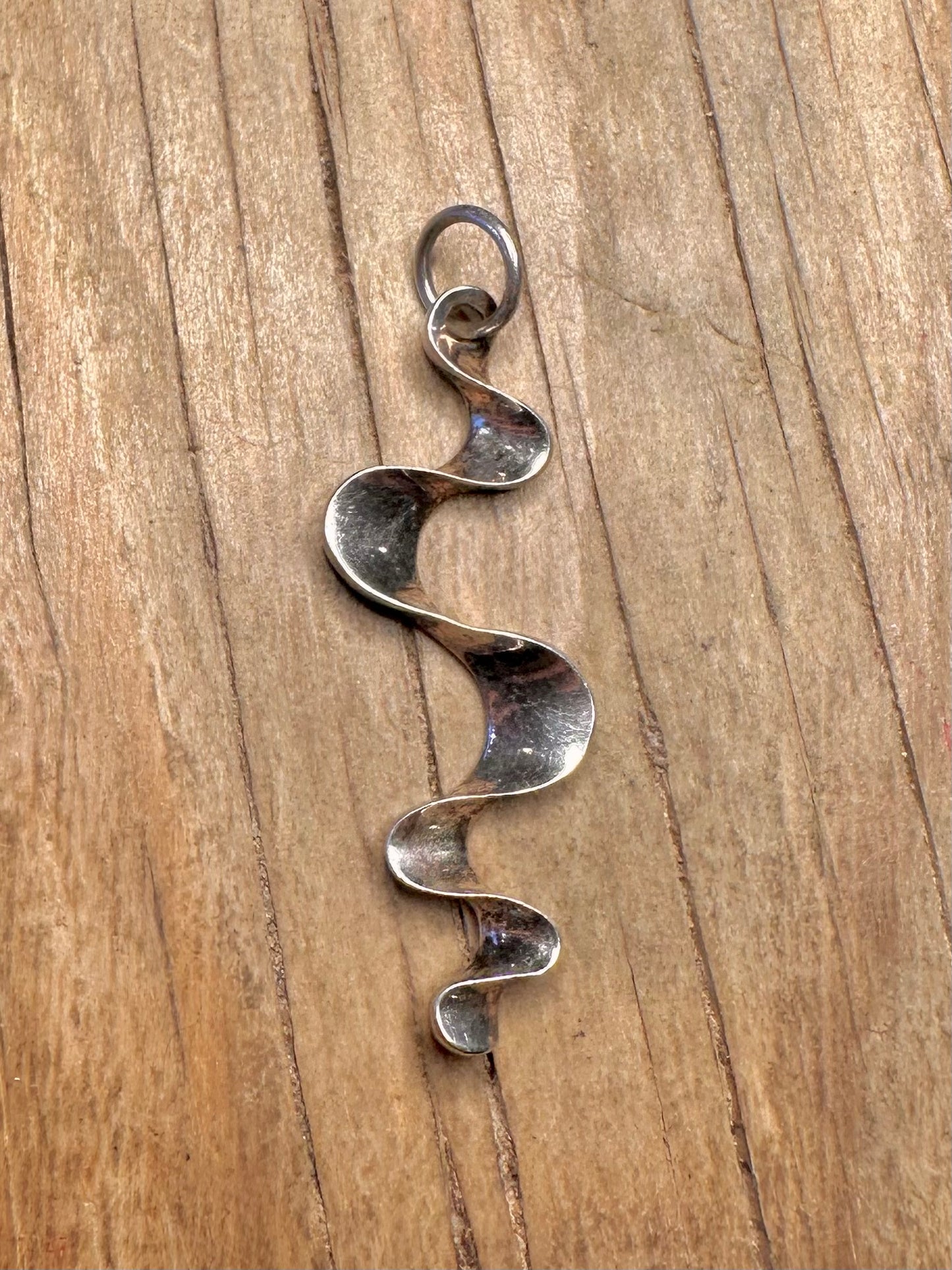 Modern Wavy 925 Sterling Silver Pendant