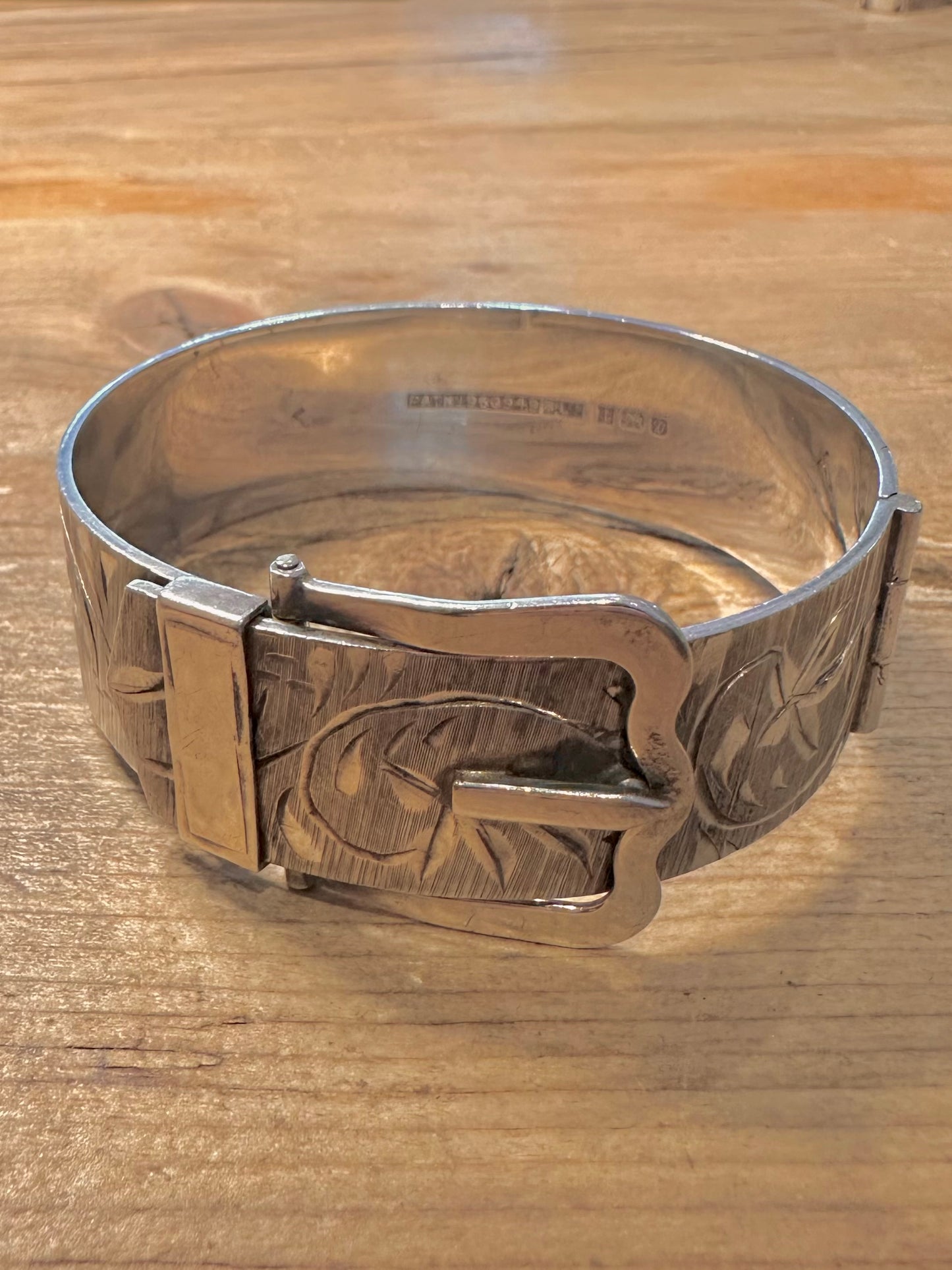Vintage 1978 Buckle Clasp Floral Leaf Engraved Bark Effect 925 Silver Bangle