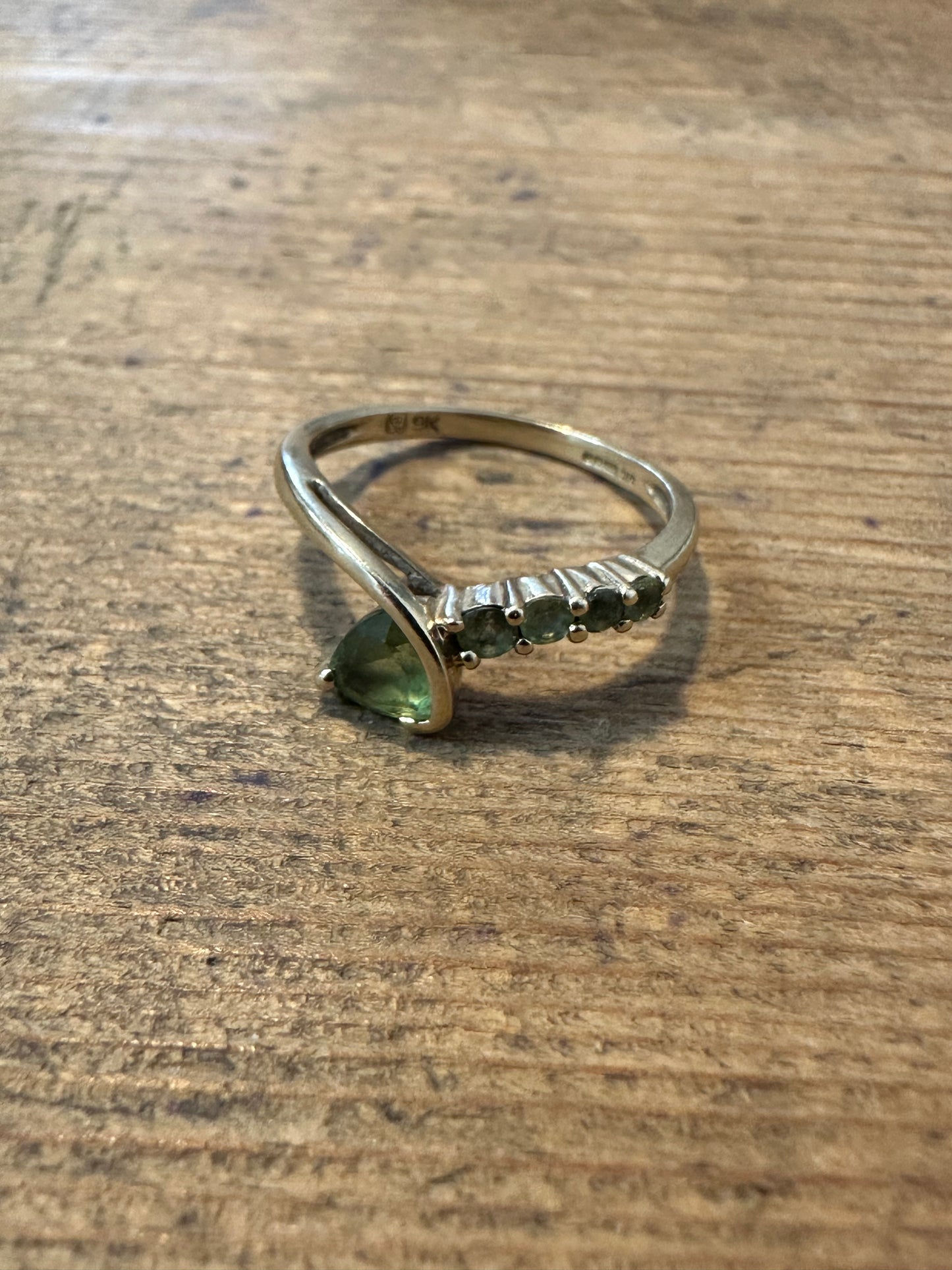 Modern 9ct Gold Peridot 2006 Size N Ring