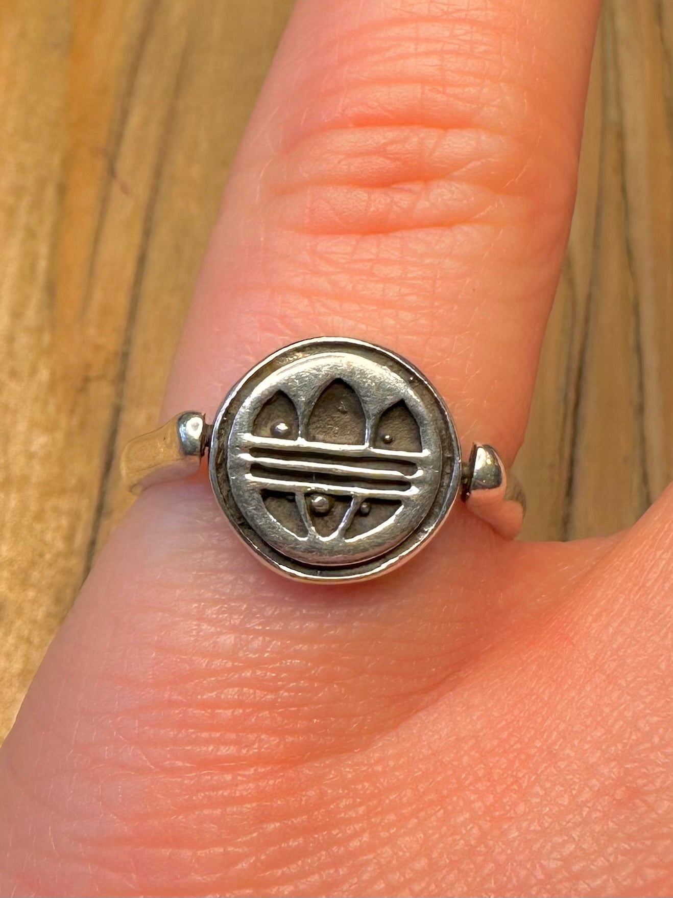 Moderner Adidas und Nike rotierender 925er Sterlingsilber-Ring Größe N1/2