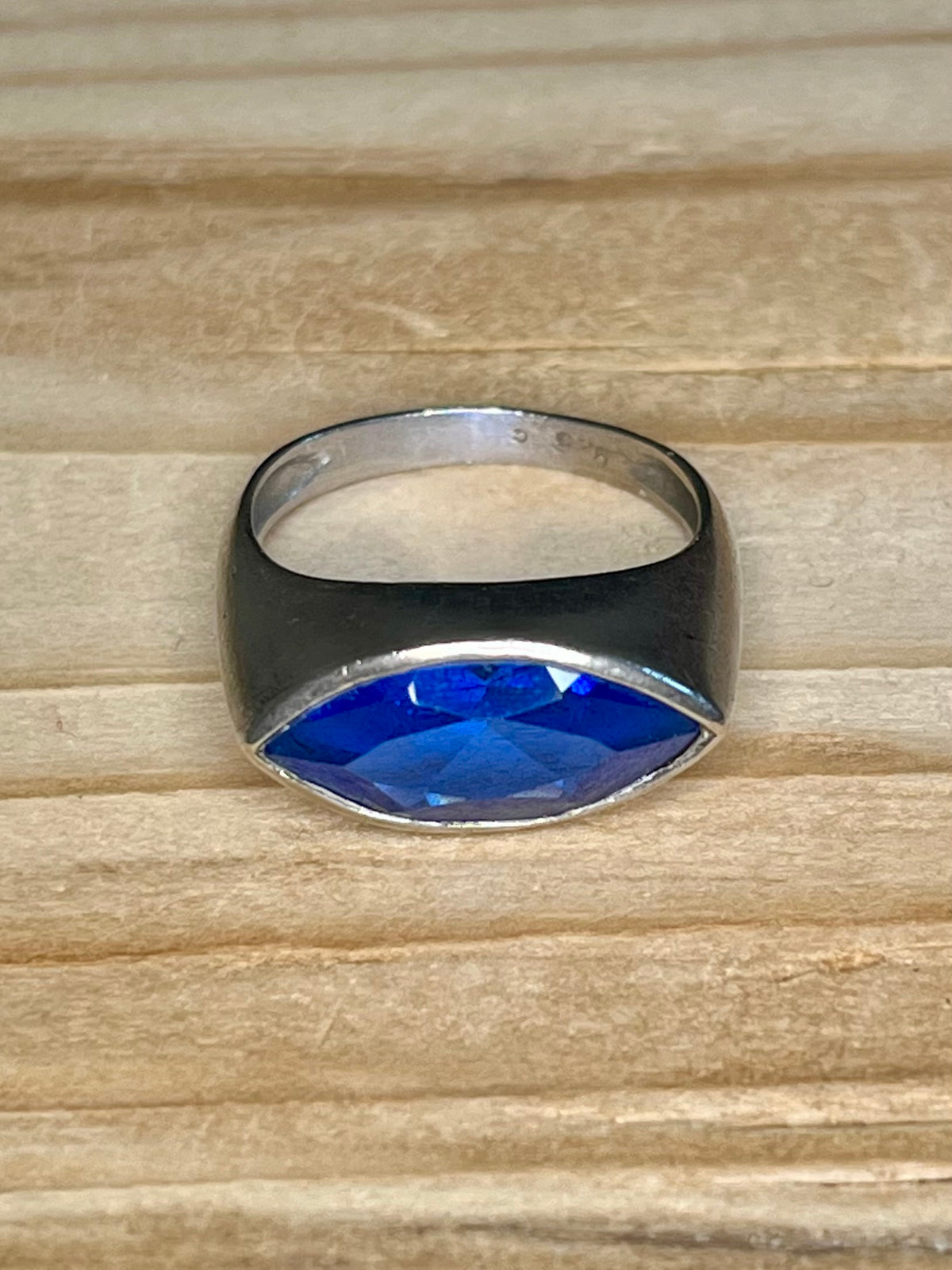Blue Faceted Stone Elongated Oval 925 Sterling Silver Size O Ring