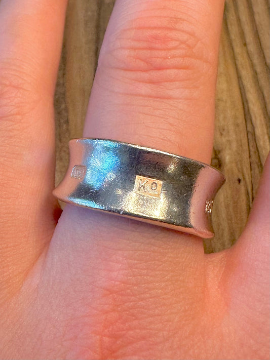 Chunky 2004 Hallmarked Curved Heavy Band Maker KO Birmingham 925 Sterling Silver Size V Ring