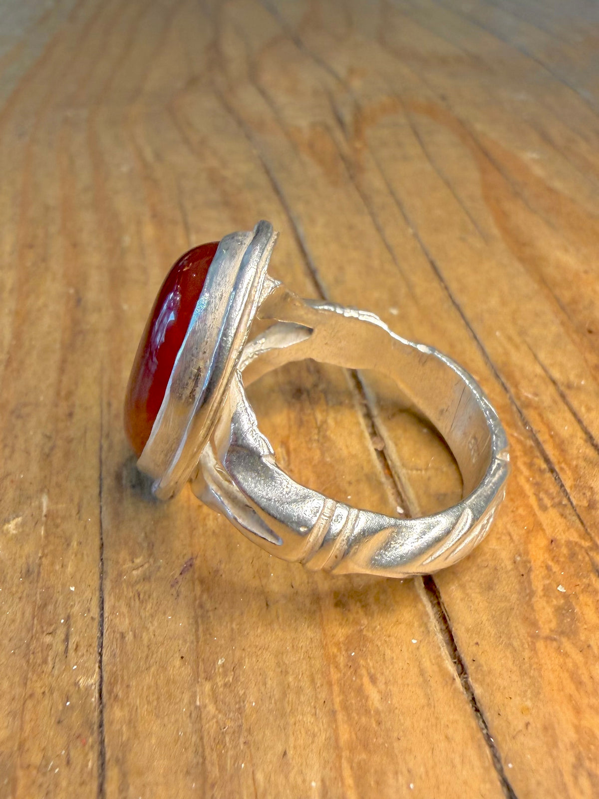 Carnelian Oval Leaf Design Band 925 Sterling Silver Q Ring