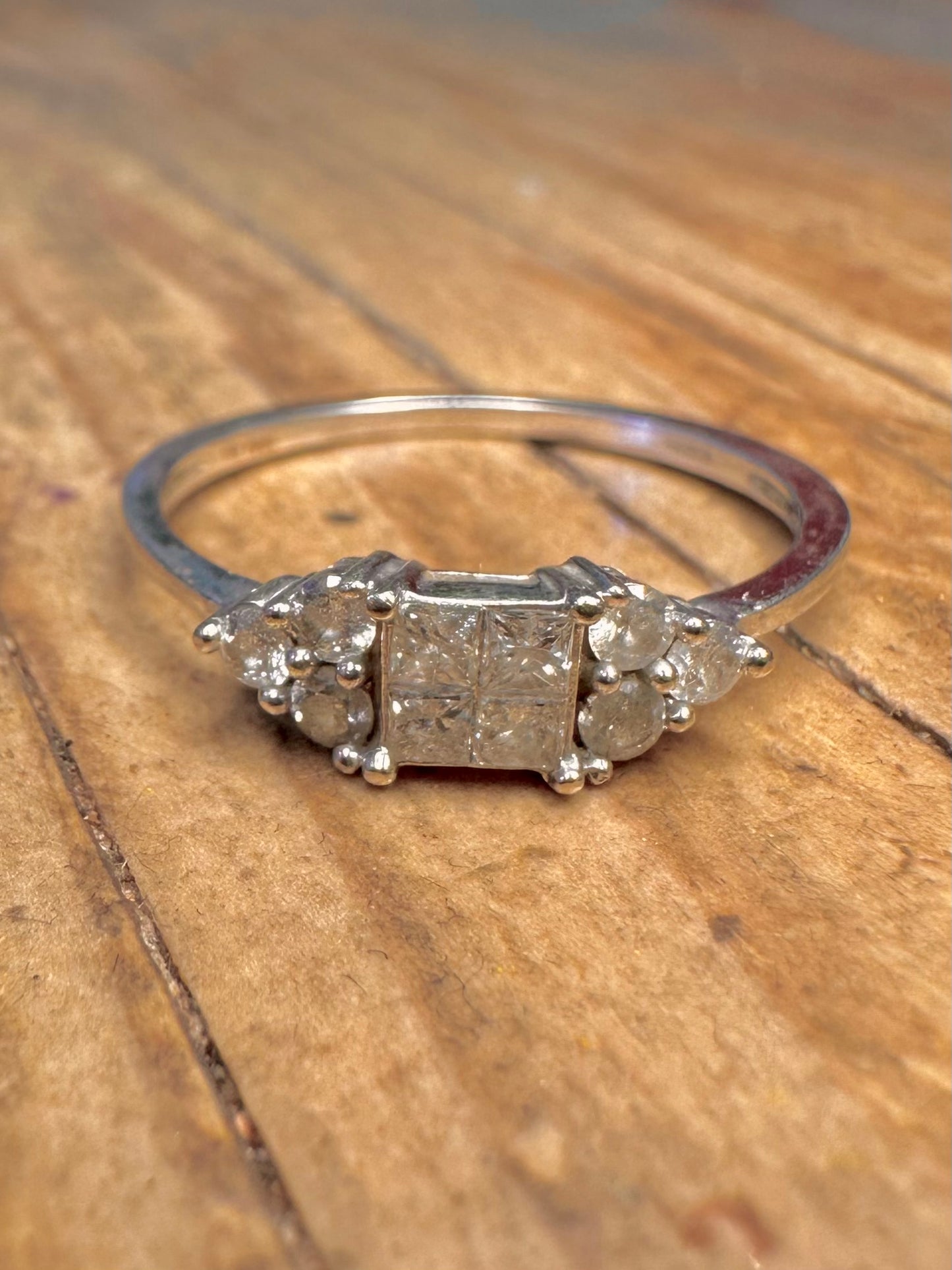 9 Karat Weißgold 2012 Trilogie Cluster Diamanten Ring Größe S