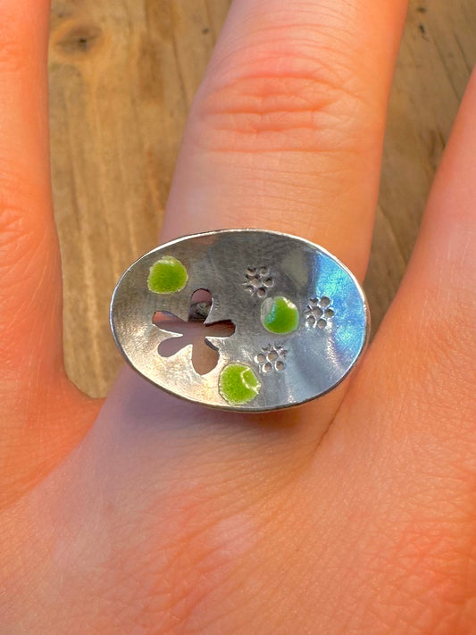 Oval Green Enamel Flower Cut Out 925 Sterling Silver Size O1/2 Ring