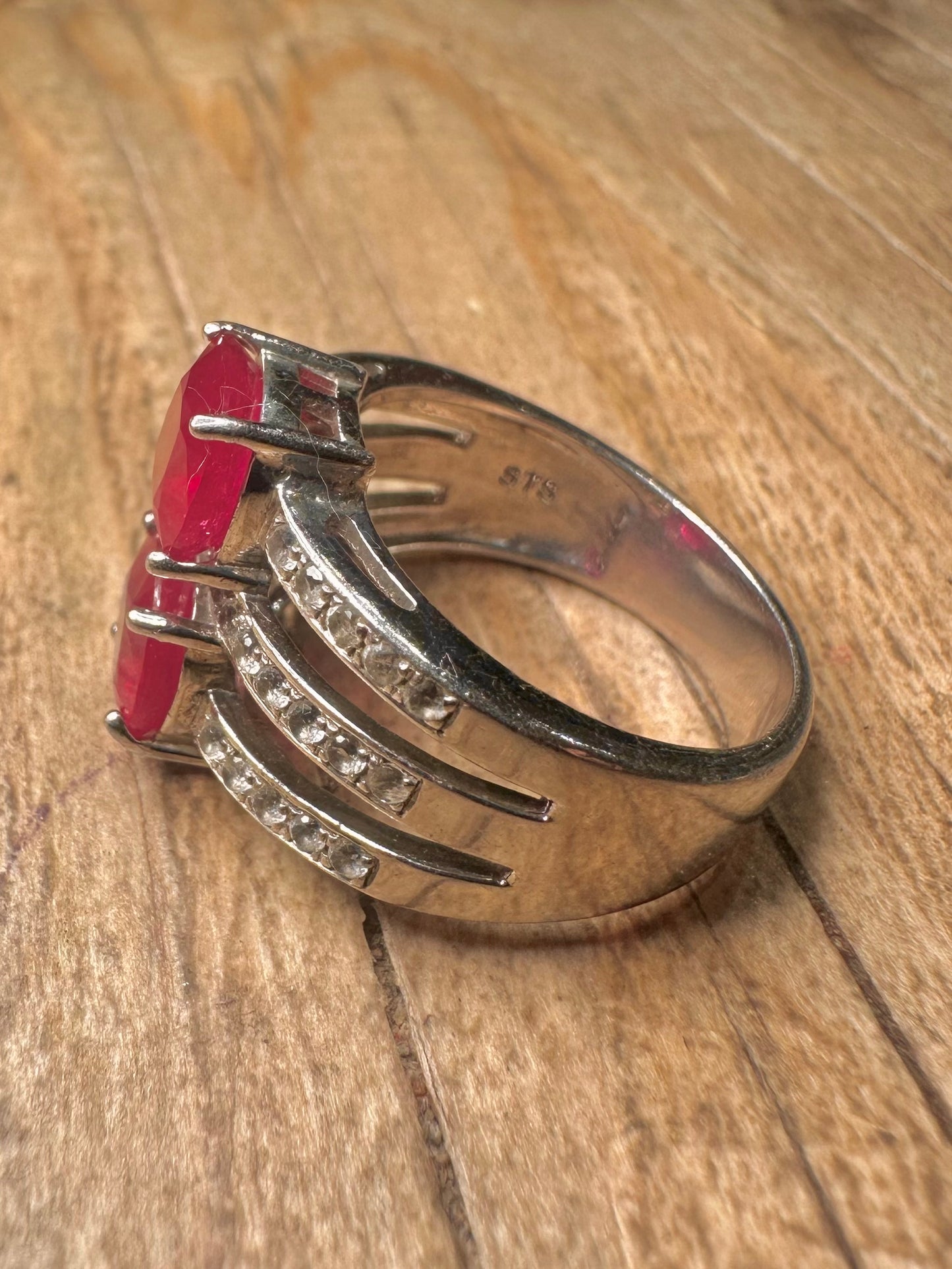Modern Red and White Stone 925 Sterling Silver Size Q1/2 Ring