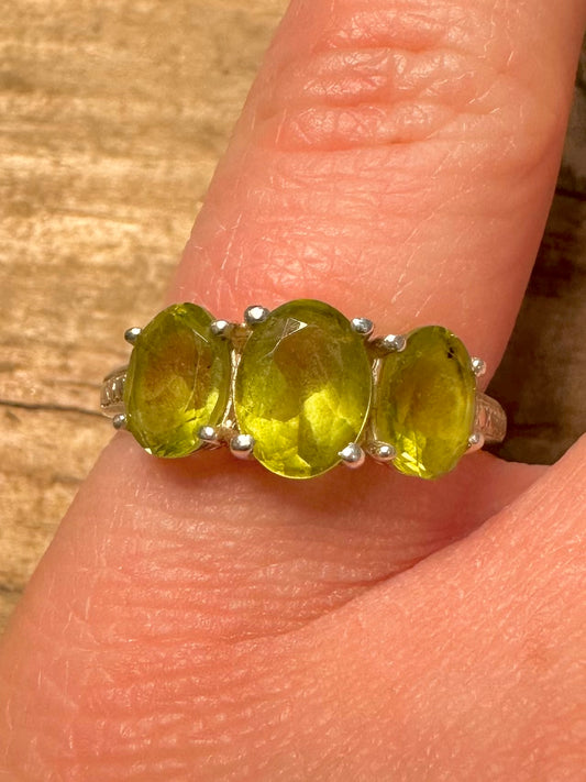 Vintage Peridot Trilogy 925 Silver Size N1/2 Ring