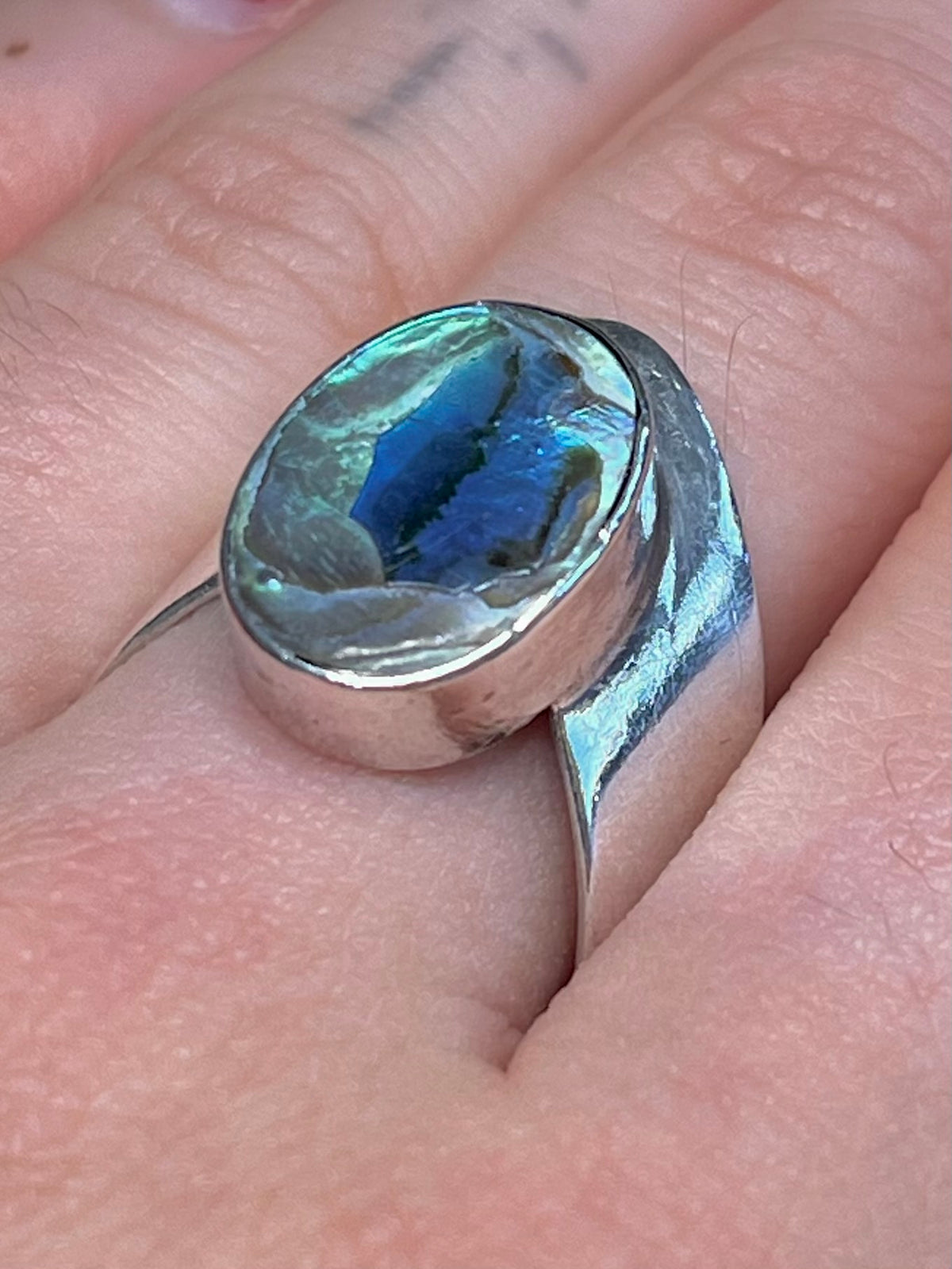 Abalone Iridescent Shell Wavy Band 925 Sterling Silver Size O Ring